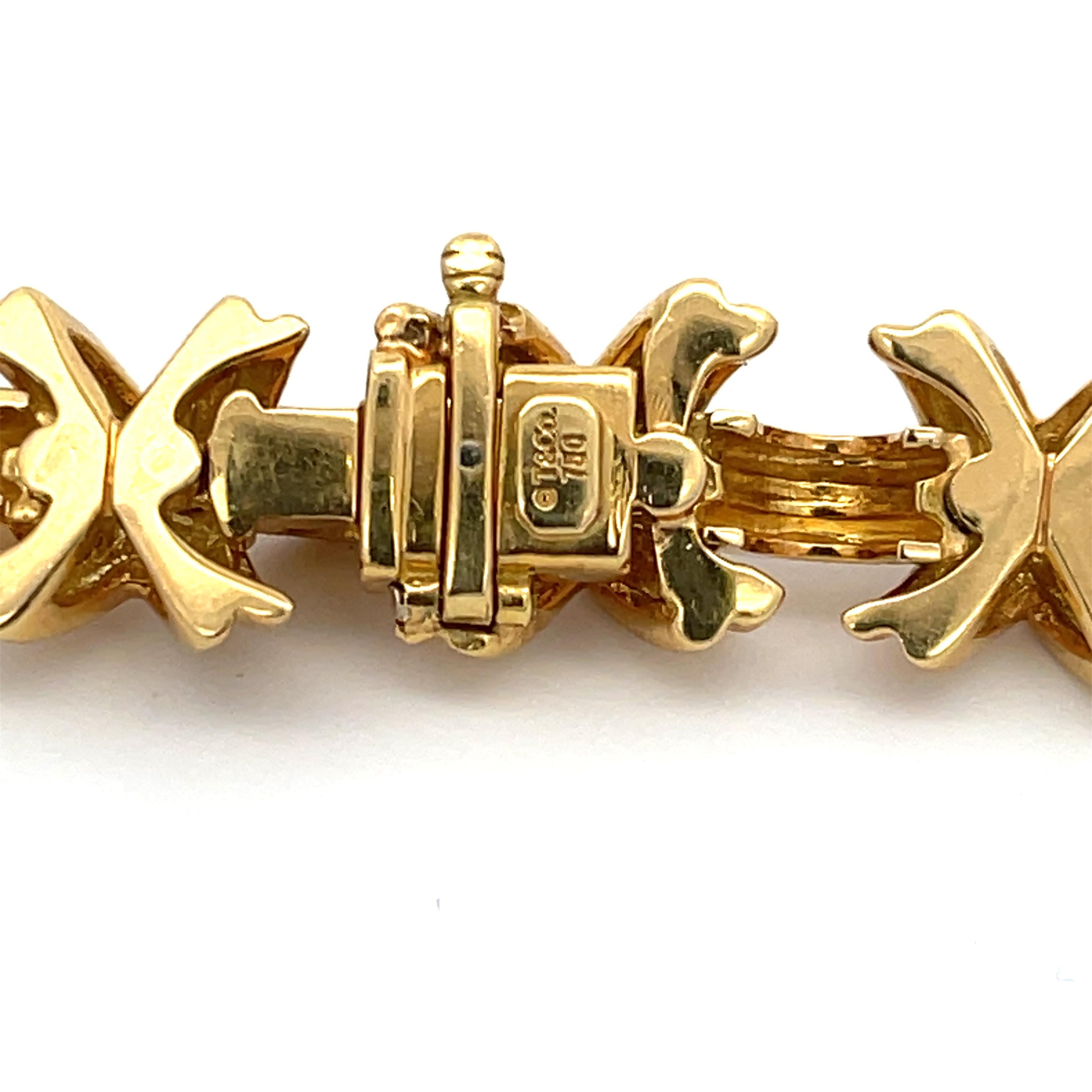 La succession de Tiffany & Co. Grand collier de la collection Signature X en or jaune 18 carats Excellent état - En vente à Dallas, TX
