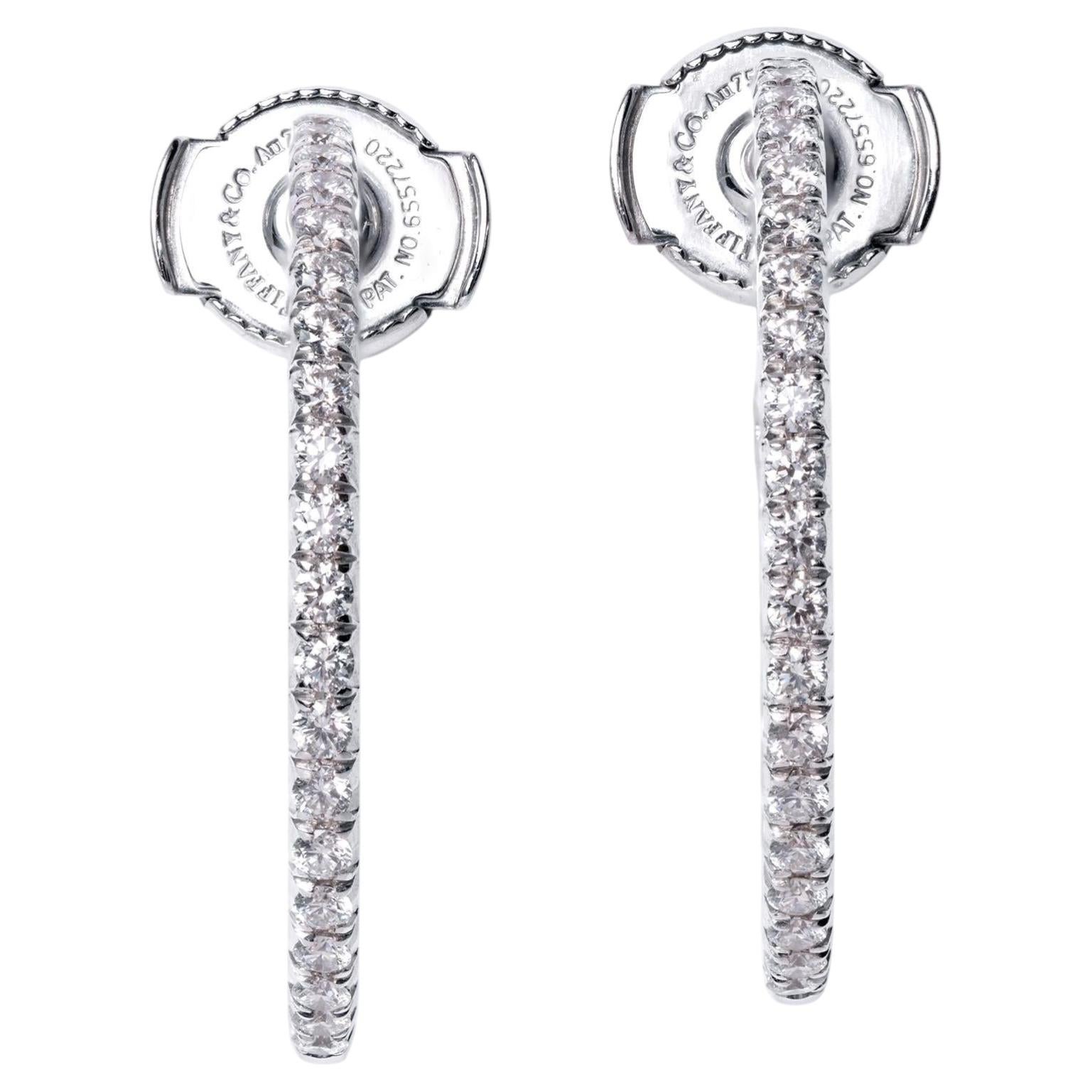 Tiffany & Co. Estate Orecchini a cerchio con diamanti in oro bianco della collezione Metro Co.