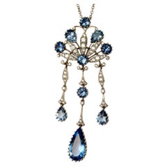 Succession de Tiffany & Co. Collier paon en platine avec diamants et aigue-marine