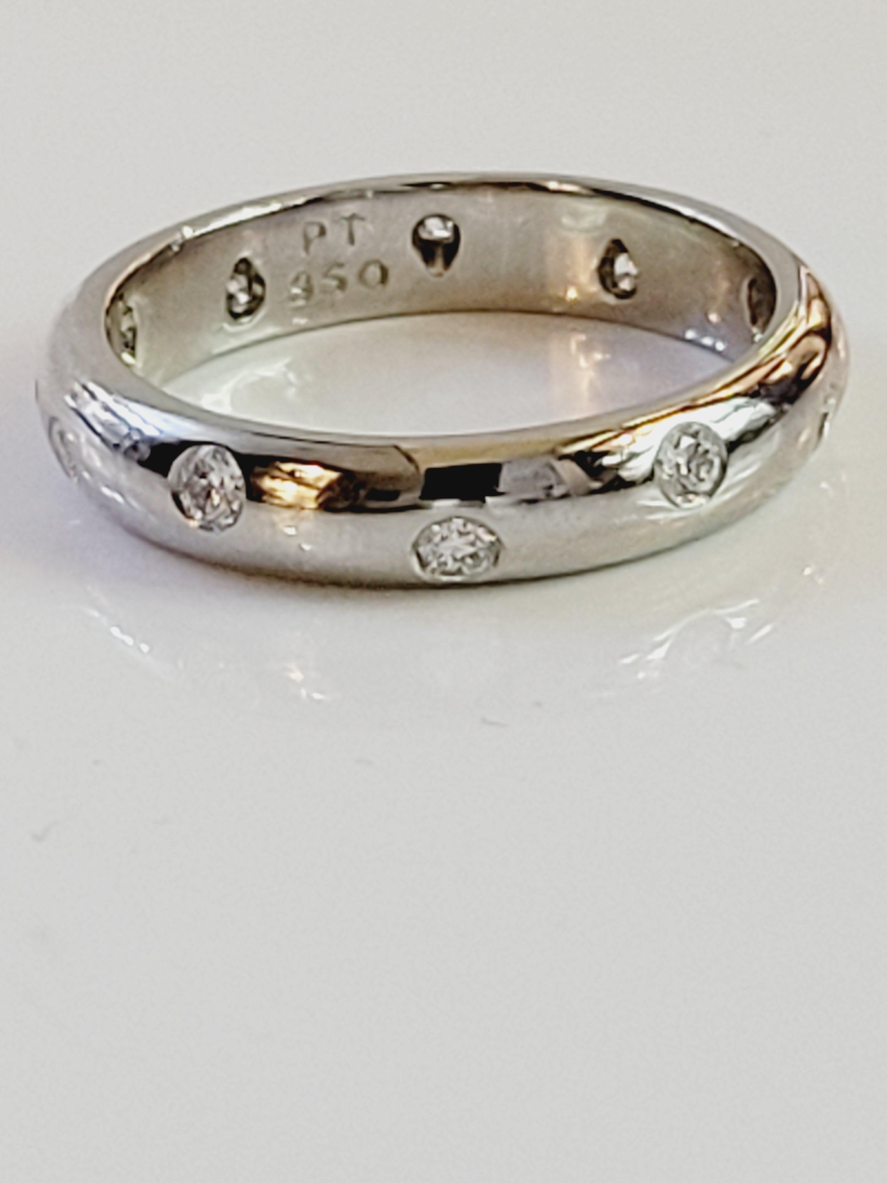 Estate Tiffany& Co Platinum Band with Etoile Set Round Diamonds In Excellent Condition For Sale In New York, NY
