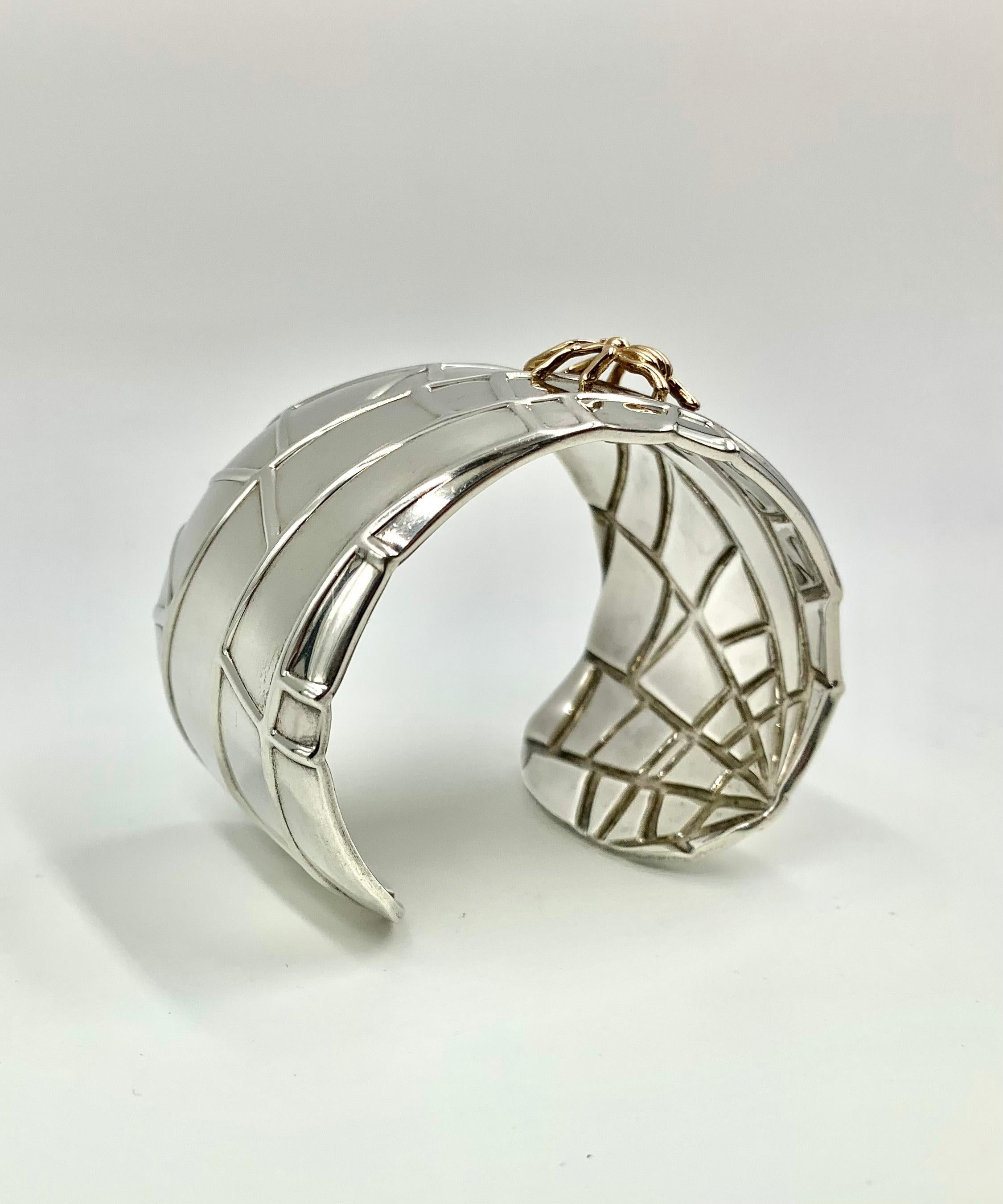 Propiedad Tiffany & Co. Brazalete araña de plata de ley y oro amarillo de 18 quilates en venta 6