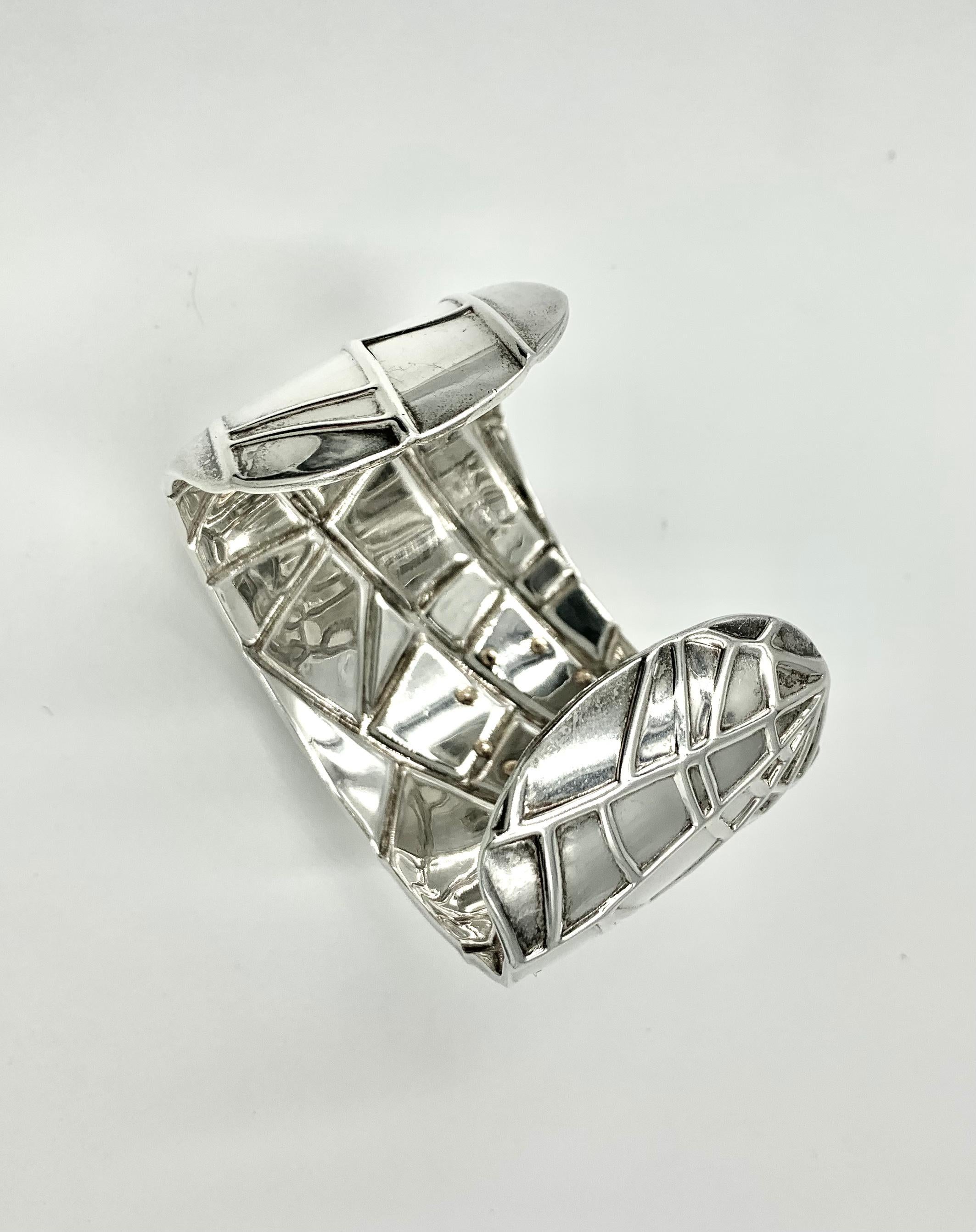 Propiedad Tiffany & Co. Brazalete araña de plata de ley y oro amarillo de 18 quilates en Bueno estado para la venta en New York, NY