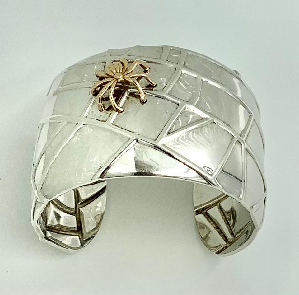 Propiedad Tiffany & Co. Brazalete araña de plata de ley y oro amarillo de 18 quilates en venta 3