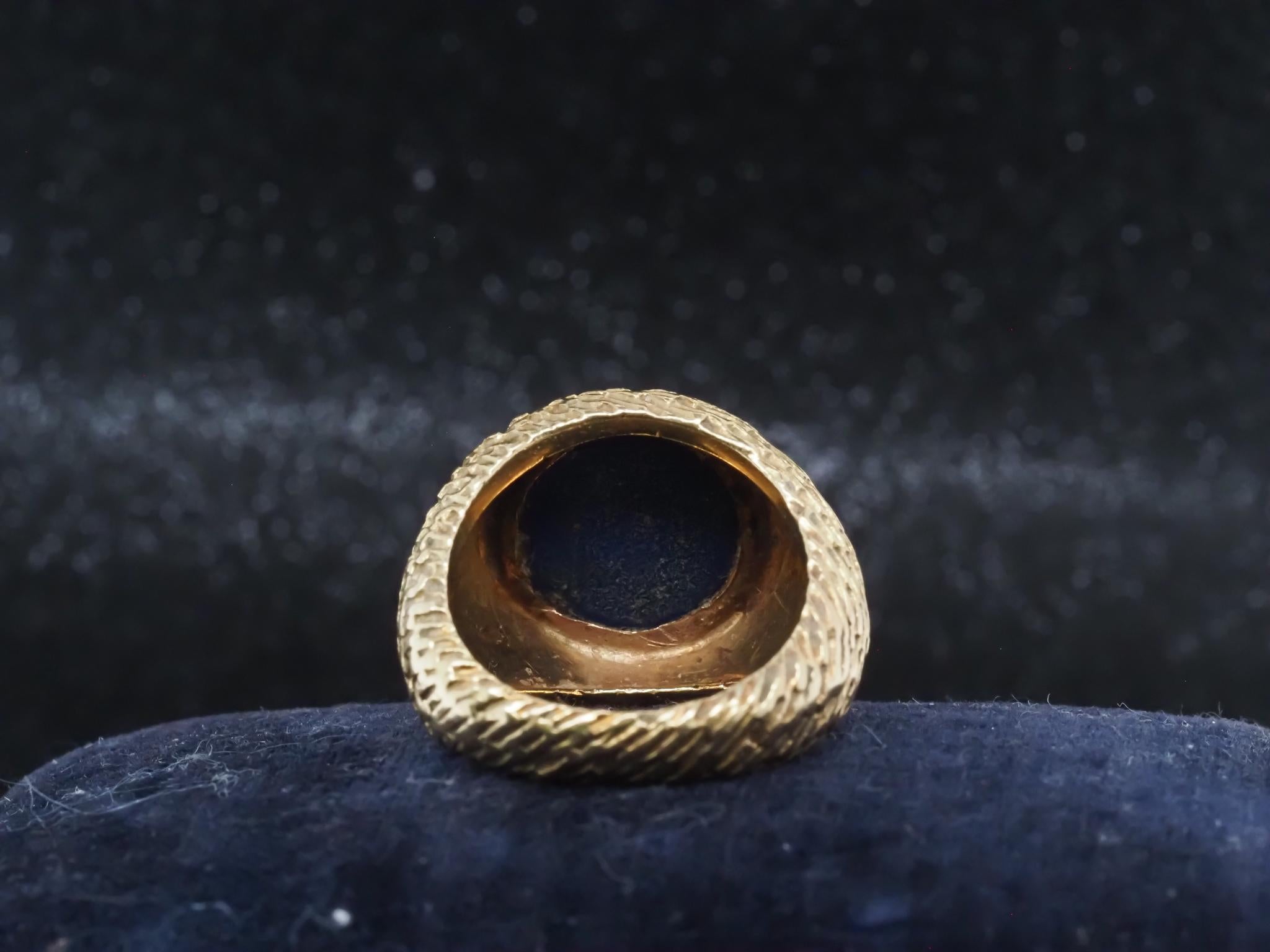 Propiedad TIFFANY & CO. Studios France, Anillo de oro amarillo de 18 quilates con lapislázuli - VHK#416b en venta 5