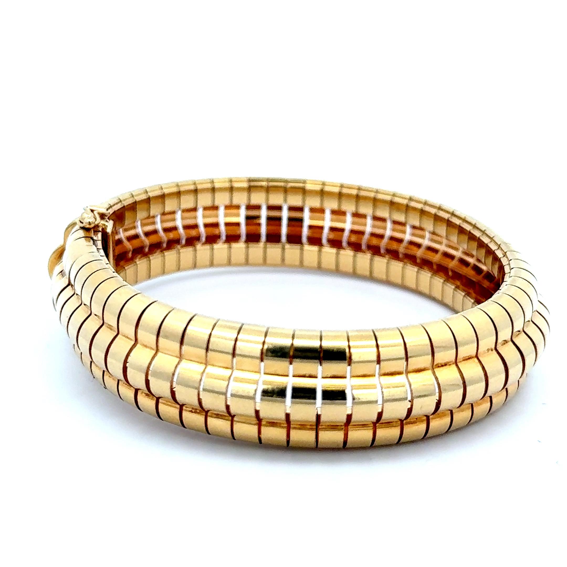 La succession de Tiffany & Co. Bracelet souple à trois rangs en or jaune 18 carats en vente 2