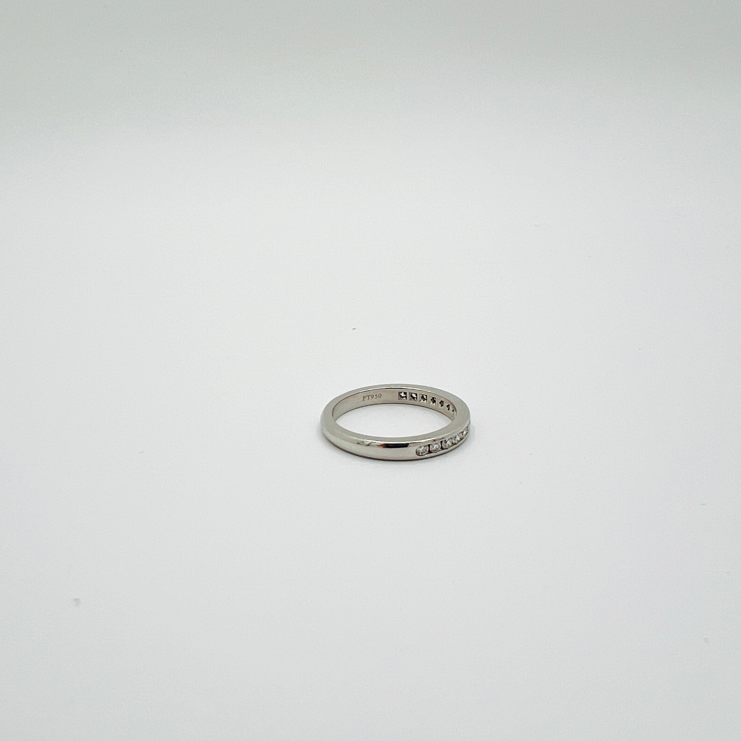 Estate Tiffany & Co White Diamond Round Ring in Platinum For Sale 1