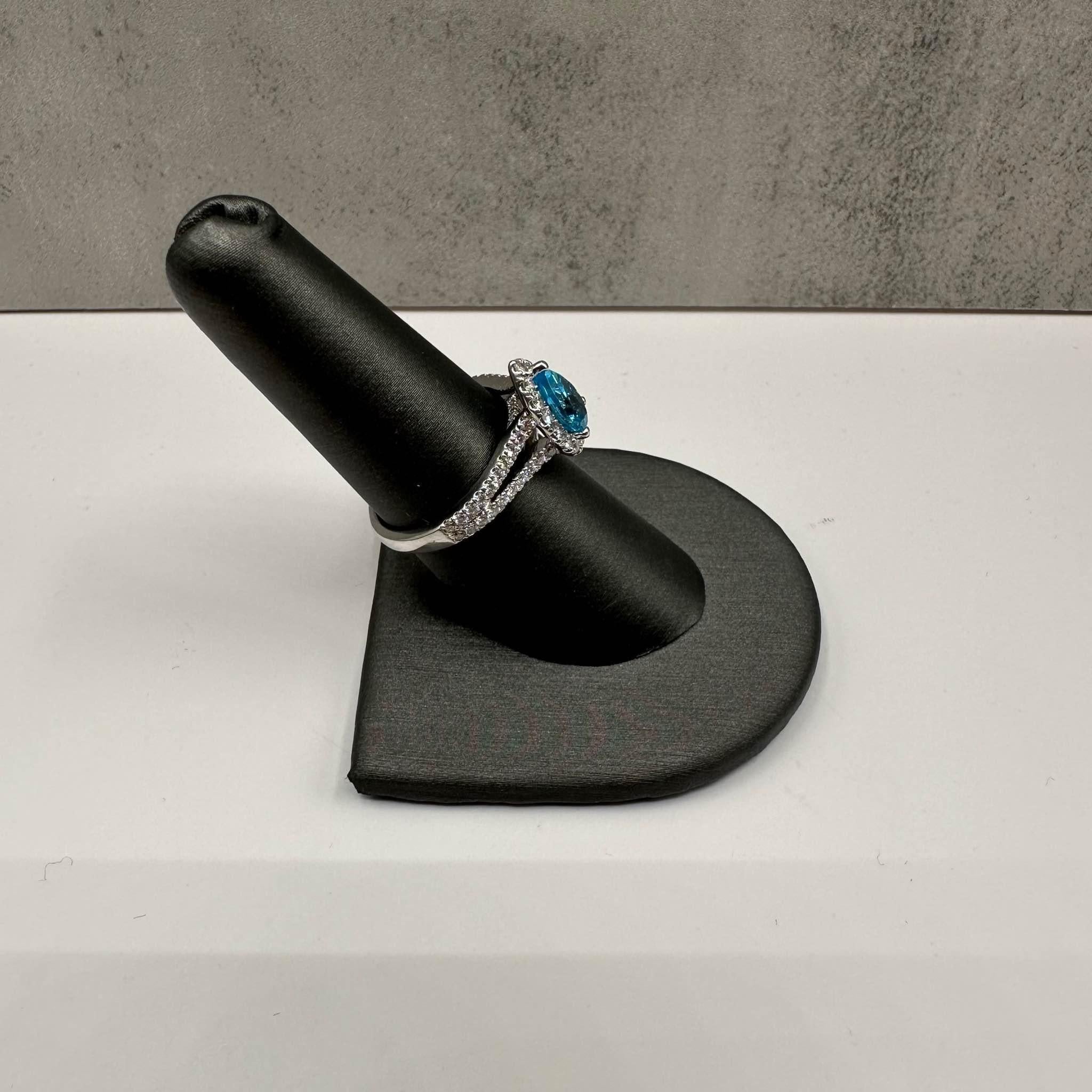 Anillo de Topacio y Diamante en Oro Blanco de 14kt 8.5x6mm Topacio Corte Pera Corte pera en venta