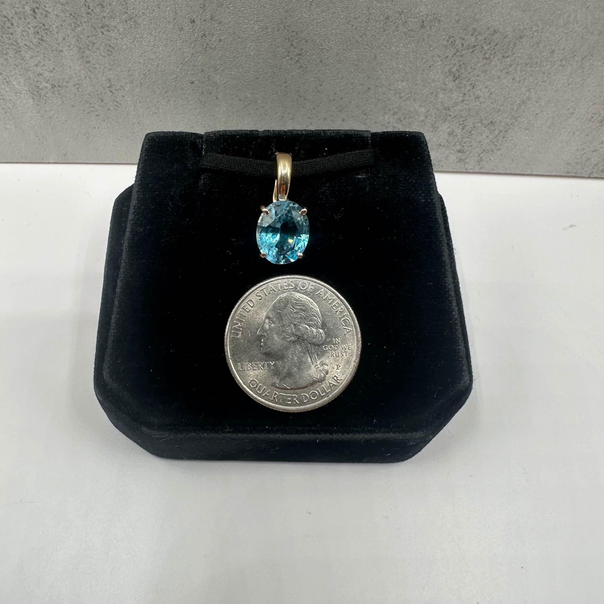 Estate Topaz Pendant/Necklace Enhancer in 14kt Yellow Gold - 11x9mm Blue Topaz In Excellent Condition For Sale In West Hempstead, NY