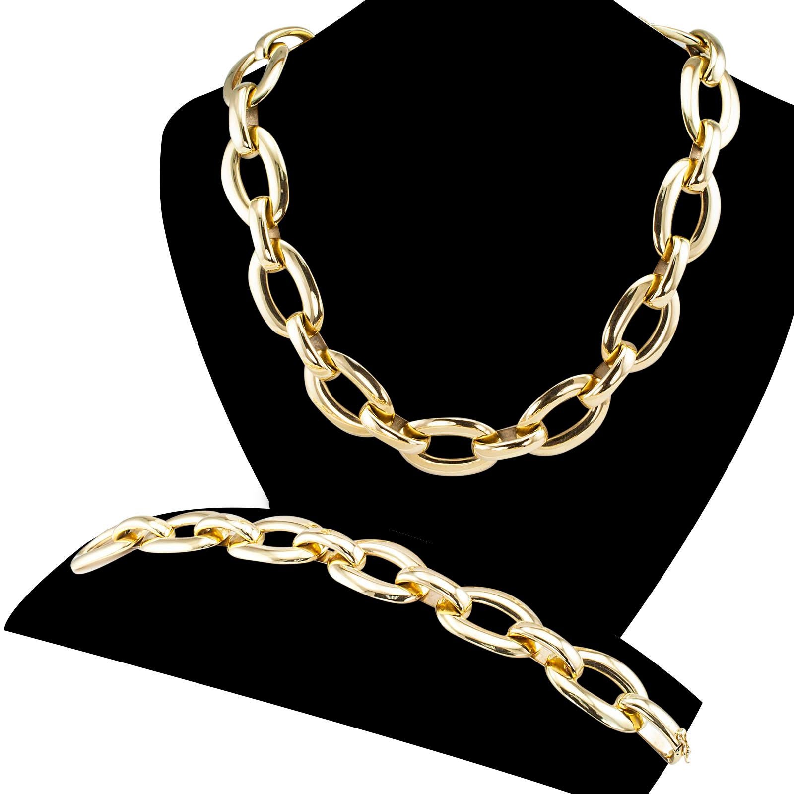  Estate transformable yellow gold link bracelet and necklace set circa 1970.

DETAILS:
METAL:  18-karat yellow gold.

MEASUREMENTS:  13/16” (2.1 cm) wide and 25-1/2” (63.5 cm) long overall.
                BRACELET:  approximately 8” (20.9 cm) long