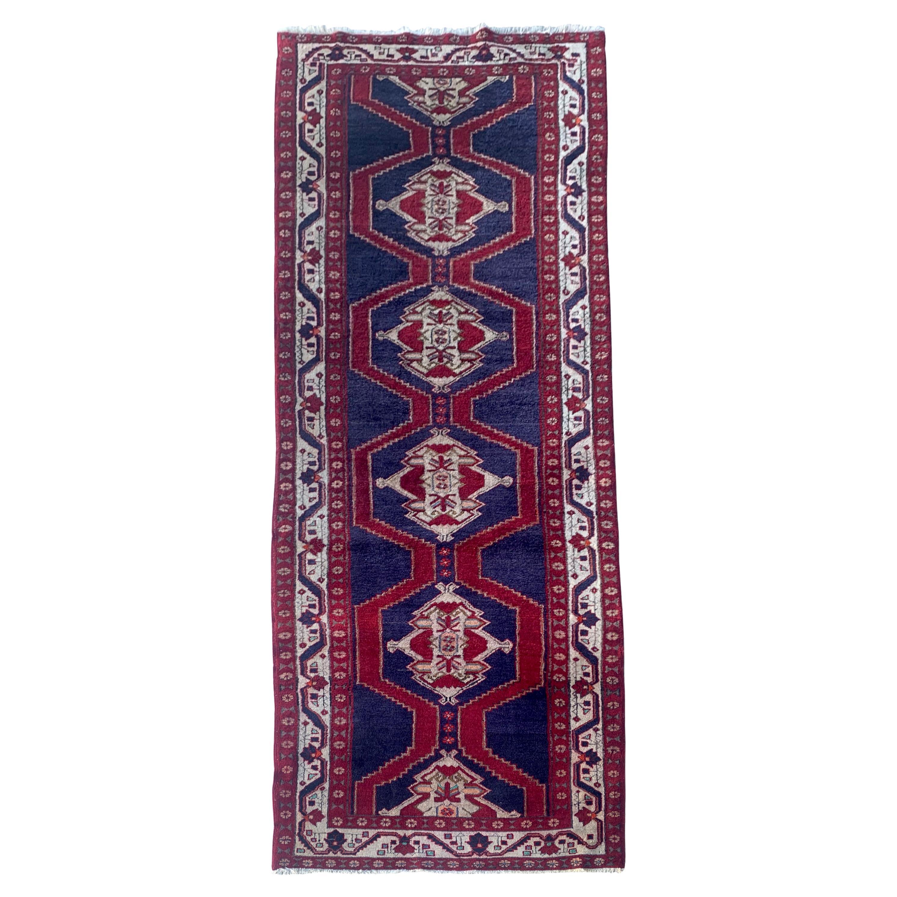 Nachlass-Geometrischer Stammeskunst-Läufer, um 1970 im Angebot