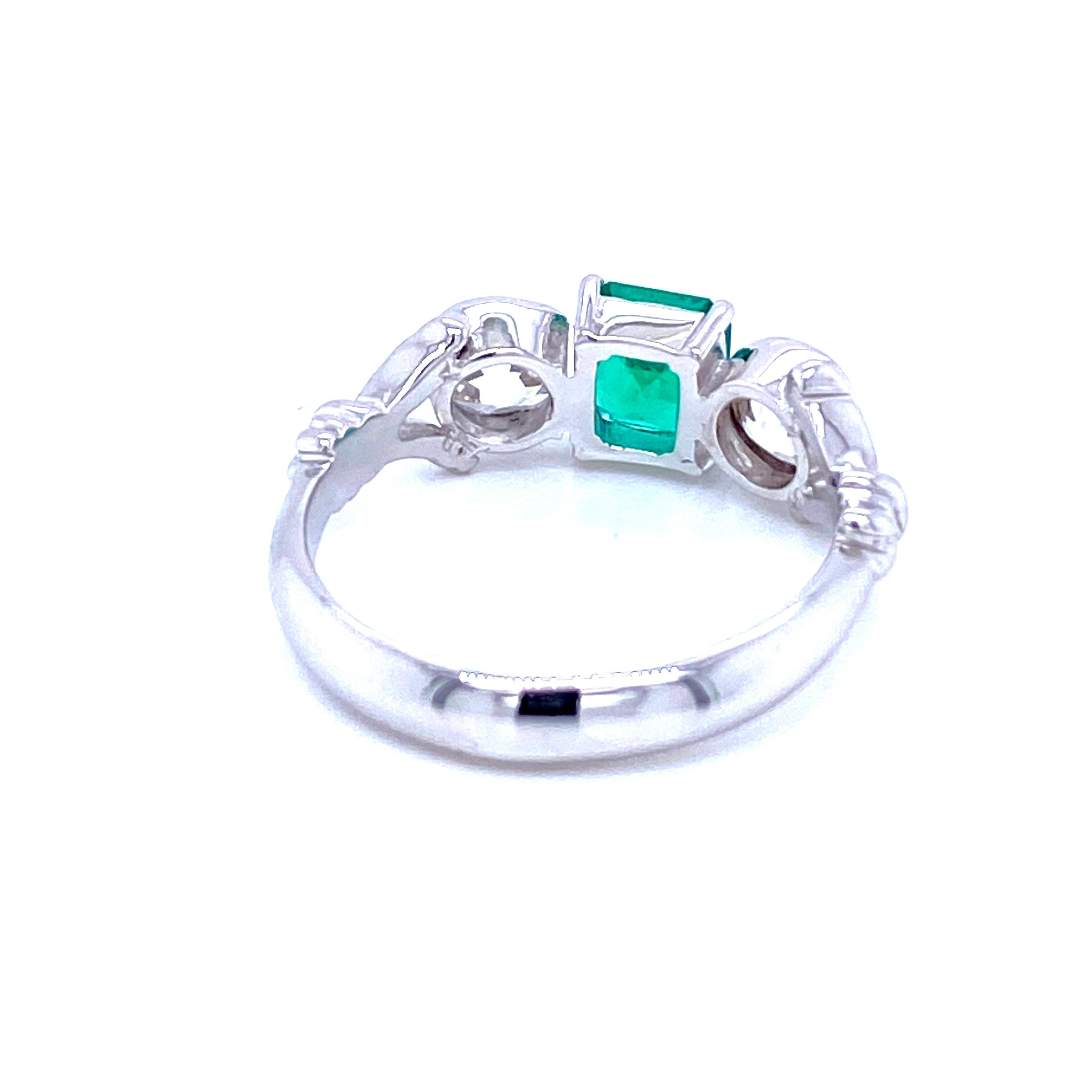 Women's Estate Untreated Colombian Emerald Gold Three-Stone Ring