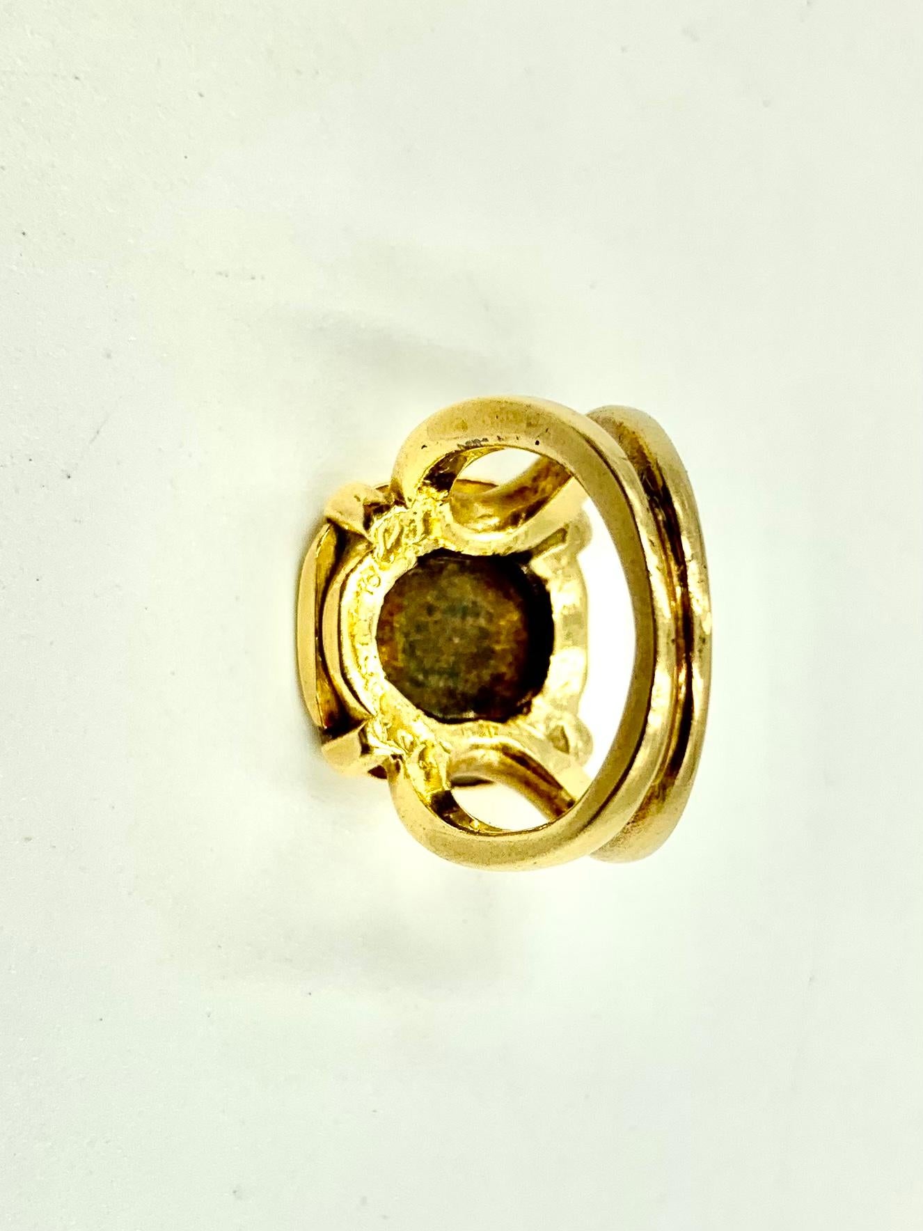 Estate Van Cleef & Arpels 18K Yellow Gold Zodiac Intaglio Libra Signet Ring In Good Condition In New York, NY