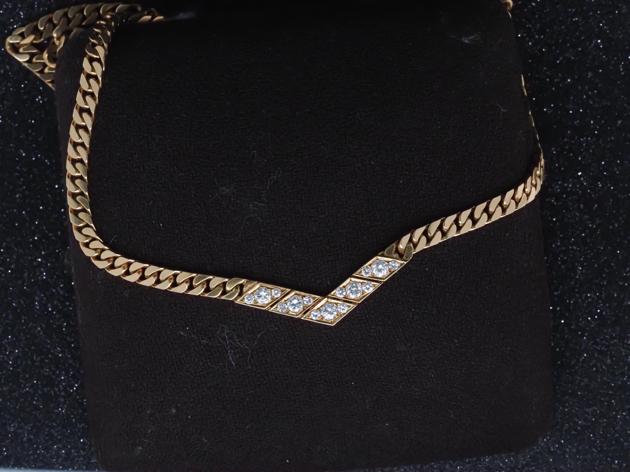 Collar Estate Van Cleef & Arpels de eslabones franceses y diamantes - VHK#1004


Detalles del artículo:
Año: 1900
Tipo de metal: Oro amarillo de 18 quilates  [Hallmarked, and Tested]
Peso: 27,5 gramos

Medición:  15,75 Pulgadas
Estado:  Excelente