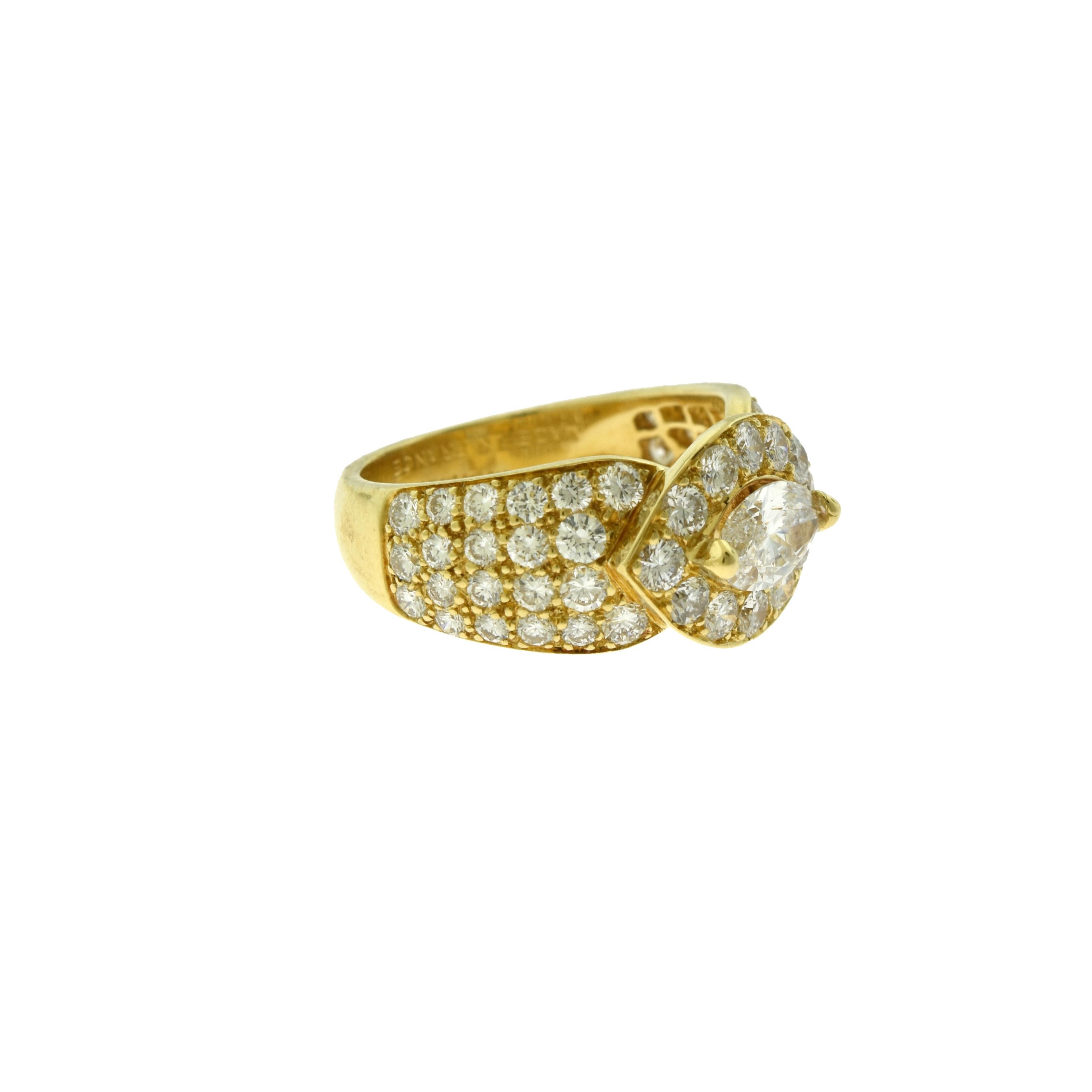 Van Cleef & Arpels Pear Shape Diamond Cluster Cocktail 18 Karat Gold Ring In Good Condition In Miami, FL