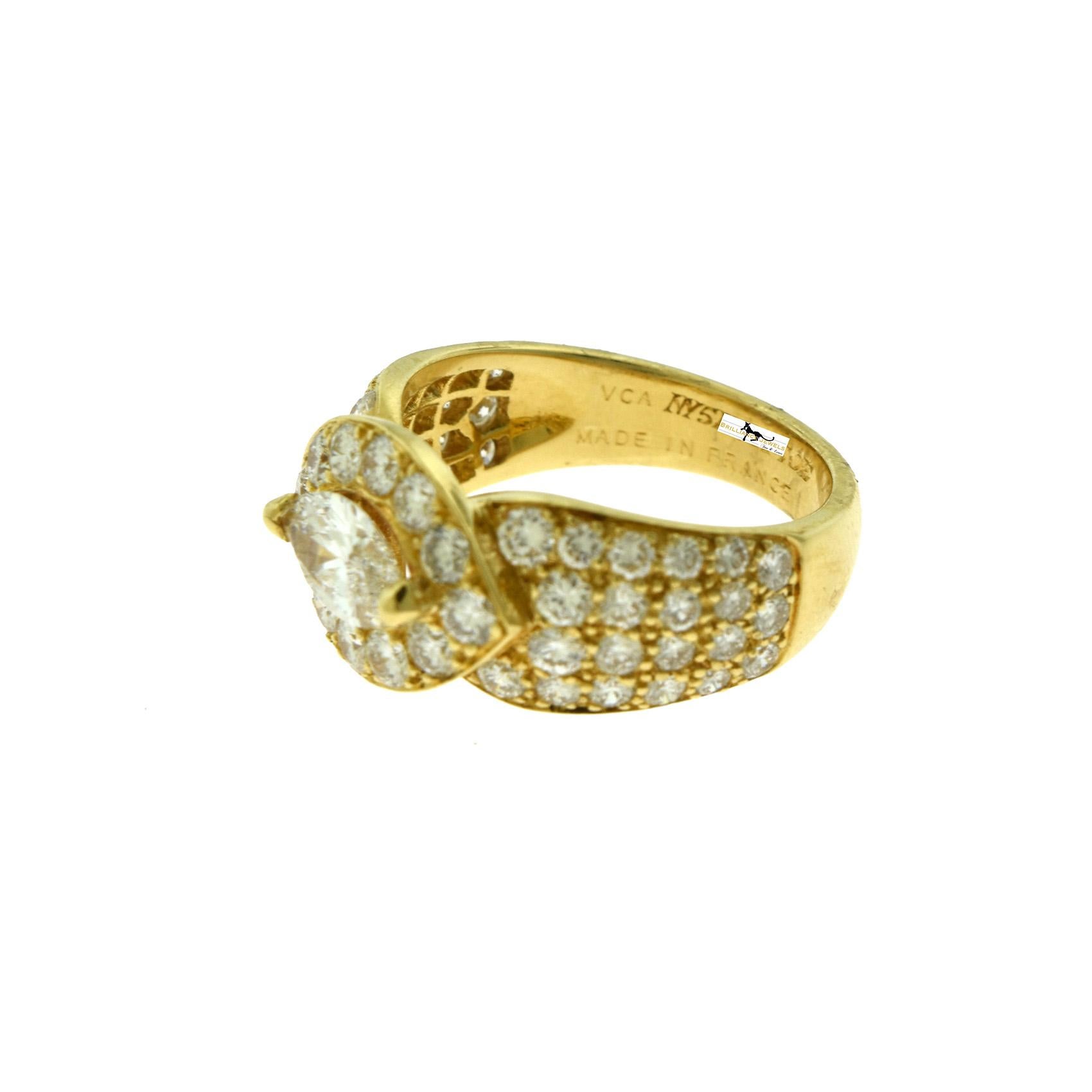 Women's or Men's Van Cleef & Arpels Pear Shape Diamond Cluster Cocktail 18 Karat Gold Ring
