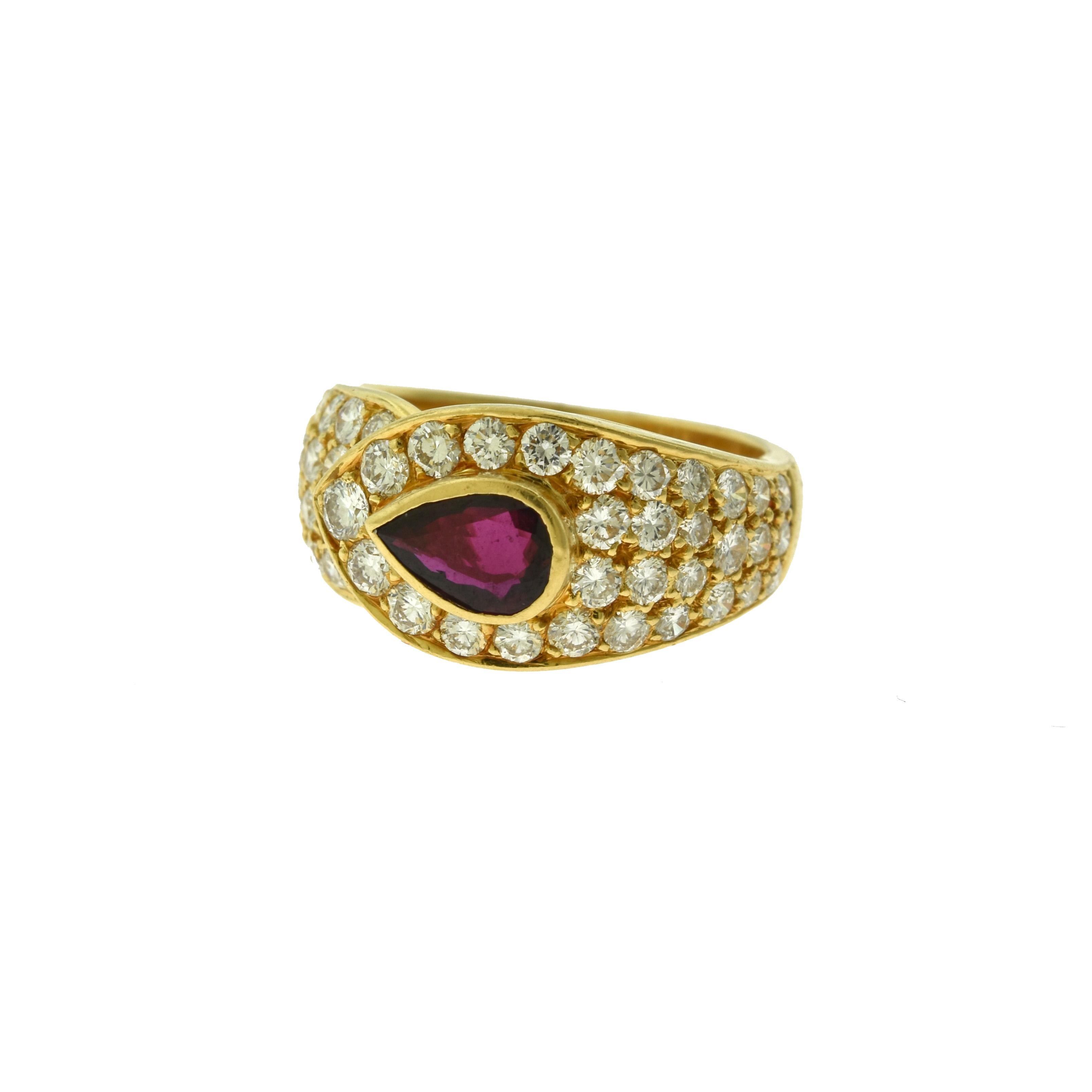  Van Cleef & Arpels Pear Shape Ruby and Diamond 18 Karat Yellow Gold Ring In Good Condition In Miami, FL