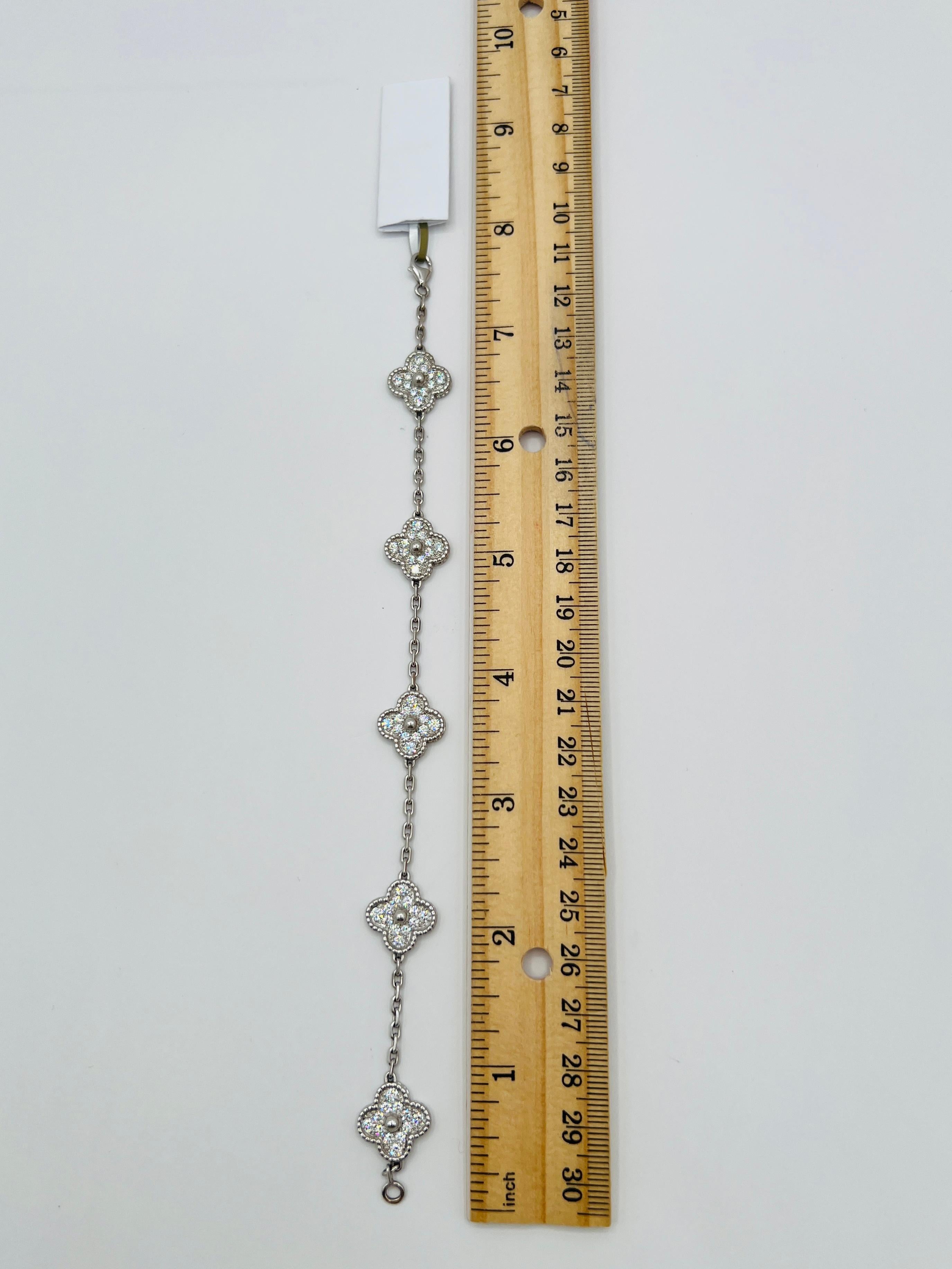 Estate Van Cleef & Arpels Bracelet Alhambra en or blanc 18 carats et diamants blancs en vente 6