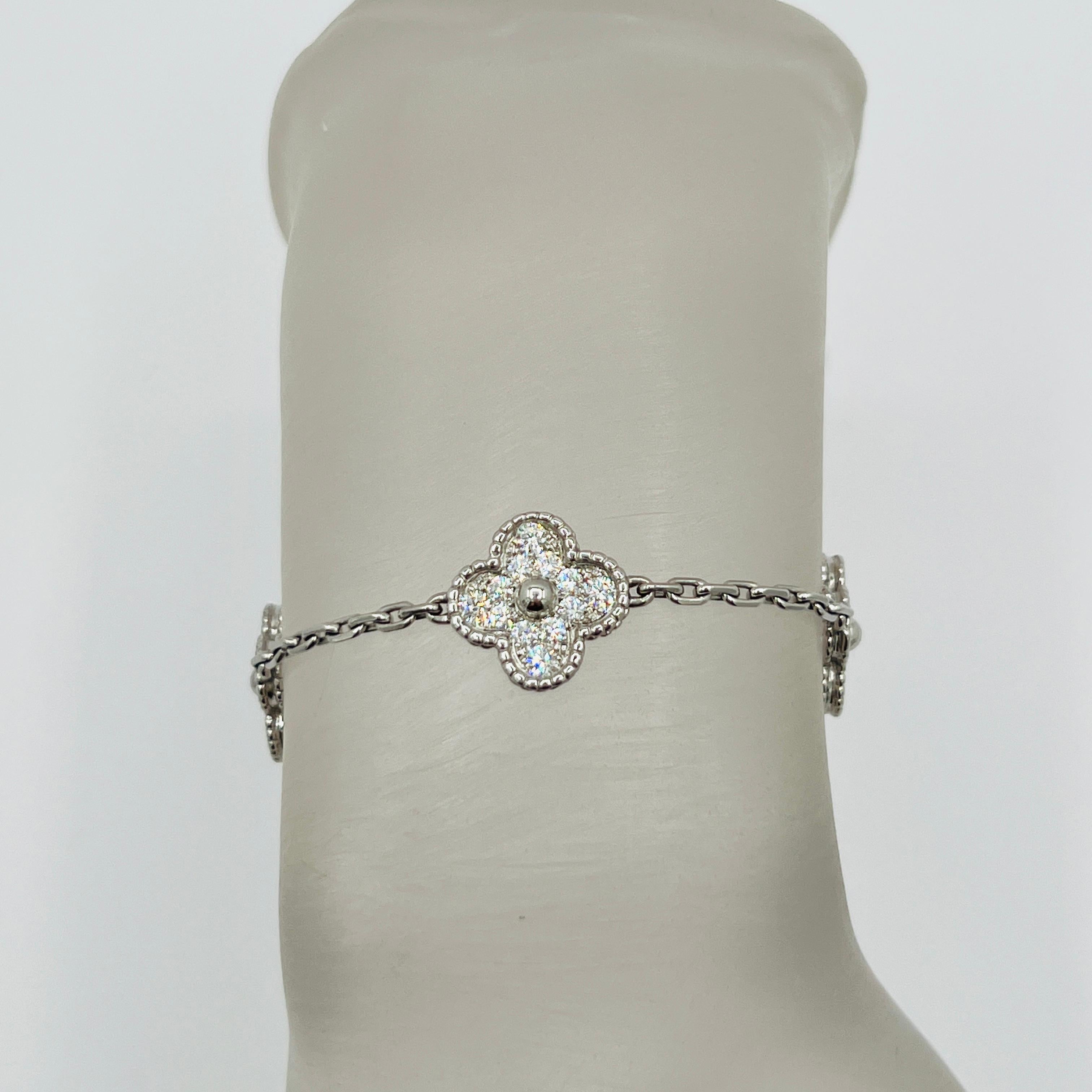 Magnifique bracelet Alhambra Van Cleef & Arpels à 5 motifs en or blanc 18k.  