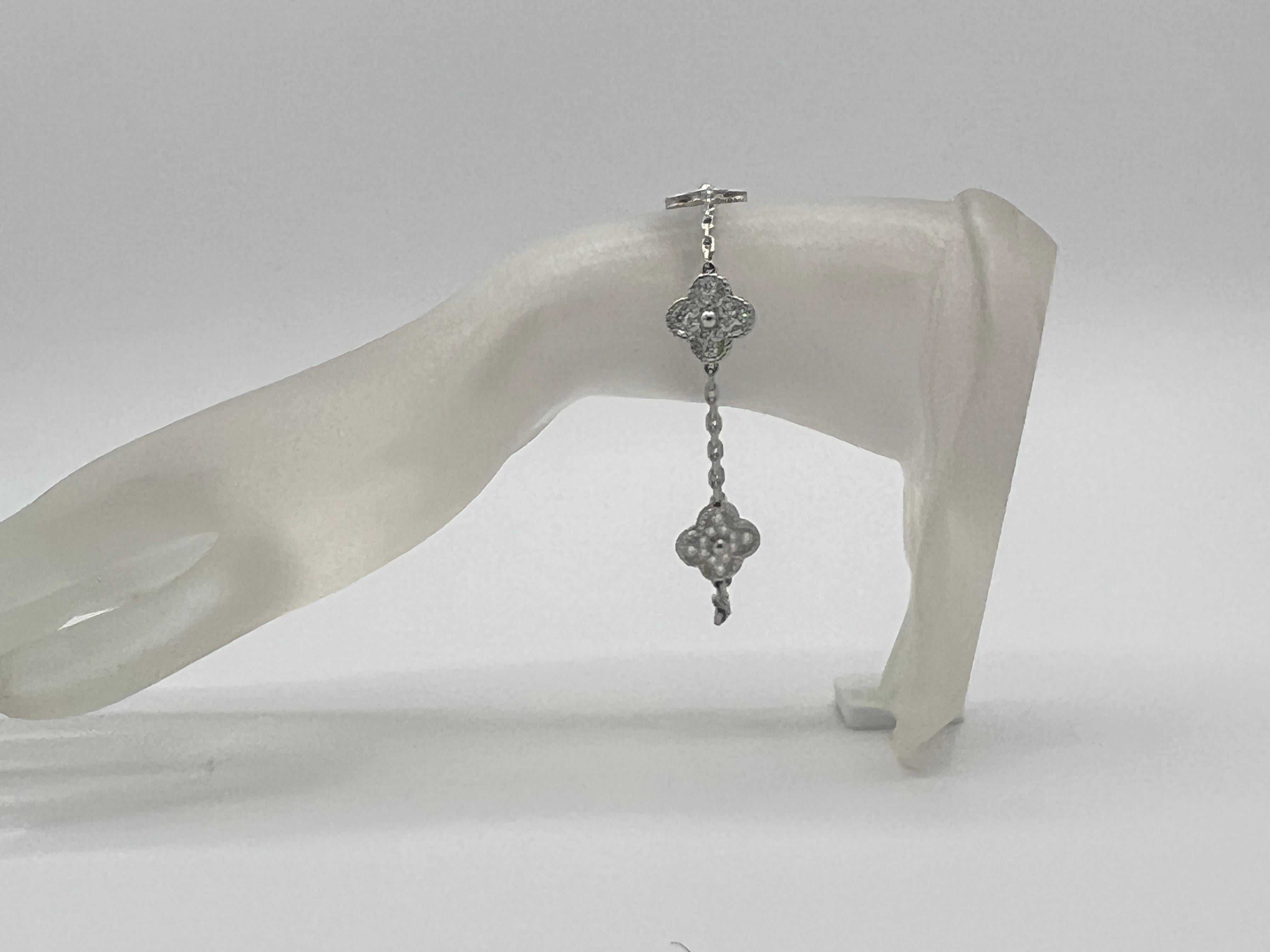 Taille ronde Estate Van Cleef & Arpels Bracelet Alhambra en or blanc 18 carats et diamants blancs en vente