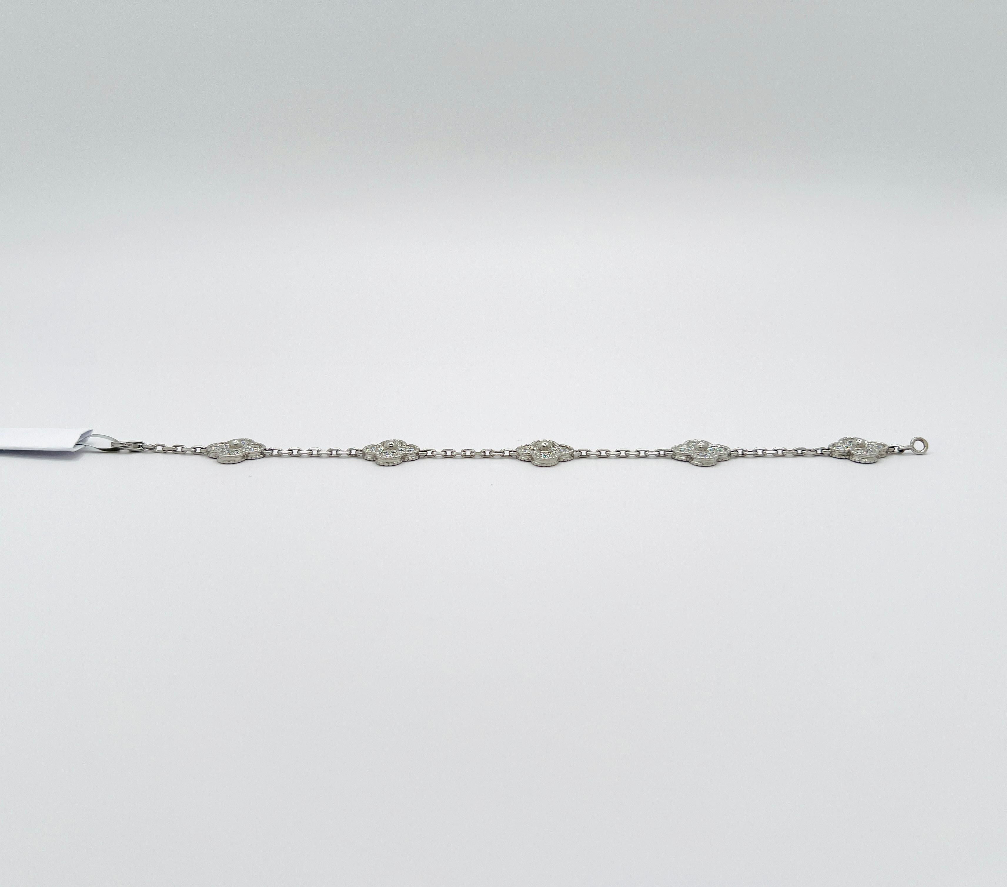 Estate Van Cleef & Arpels Bracelet Alhambra en or blanc 18 carats et diamants blancs Unisexe en vente