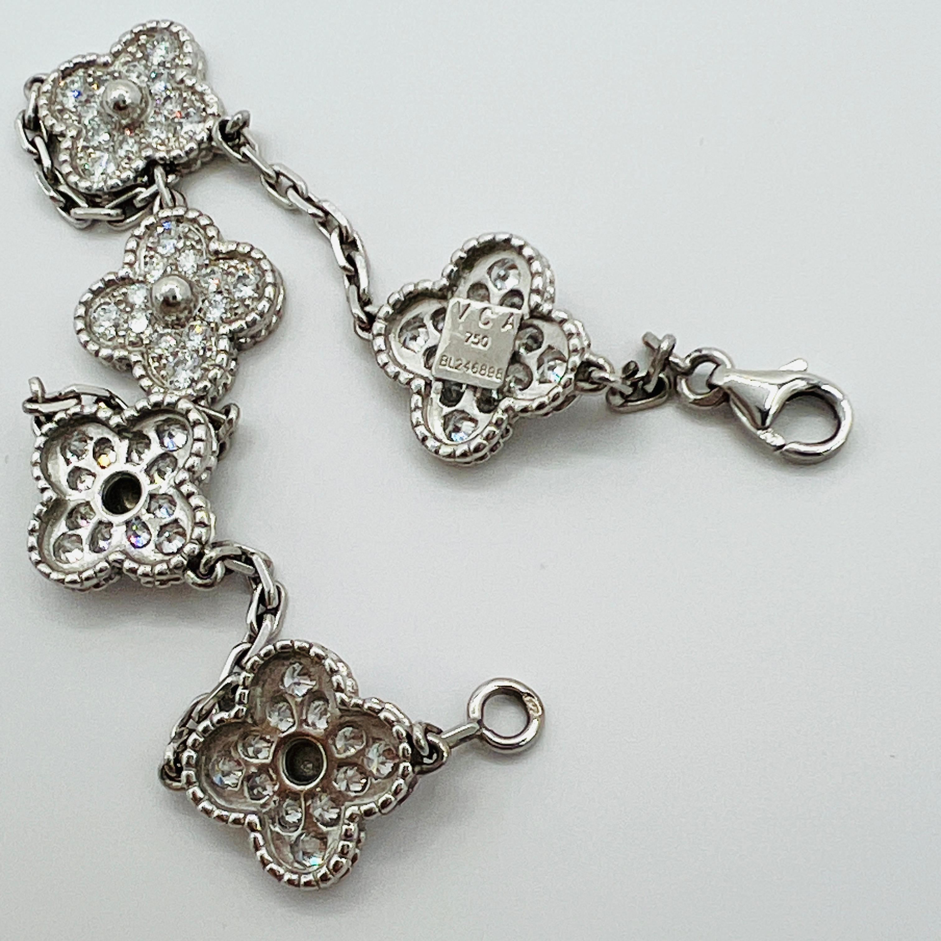 Estate Van Cleef & Arpels Bracelet Alhambra en or blanc 18 carats et diamants blancs en vente 2