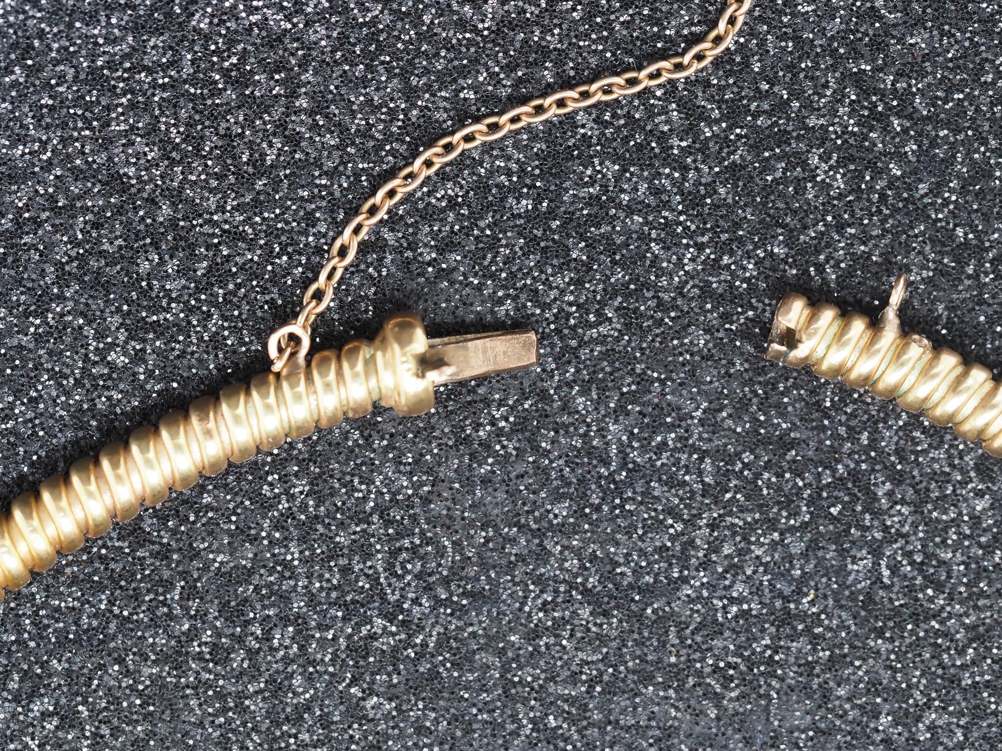 Estate VEstate Collana vittoriana con nappe Tubogas in oro giallo 18 carati con ciondolo in vendita 2