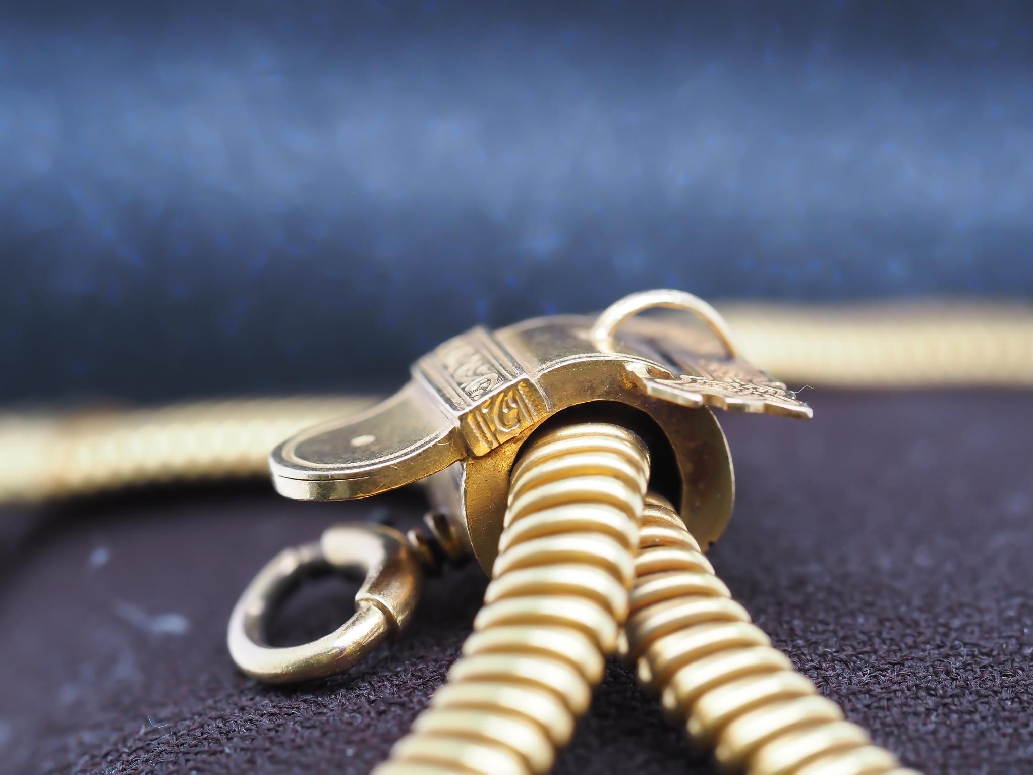 Estate VEstate Collana vittoriana con nappe Tubogas in oro giallo 18 carati con ciondolo in vendita 3