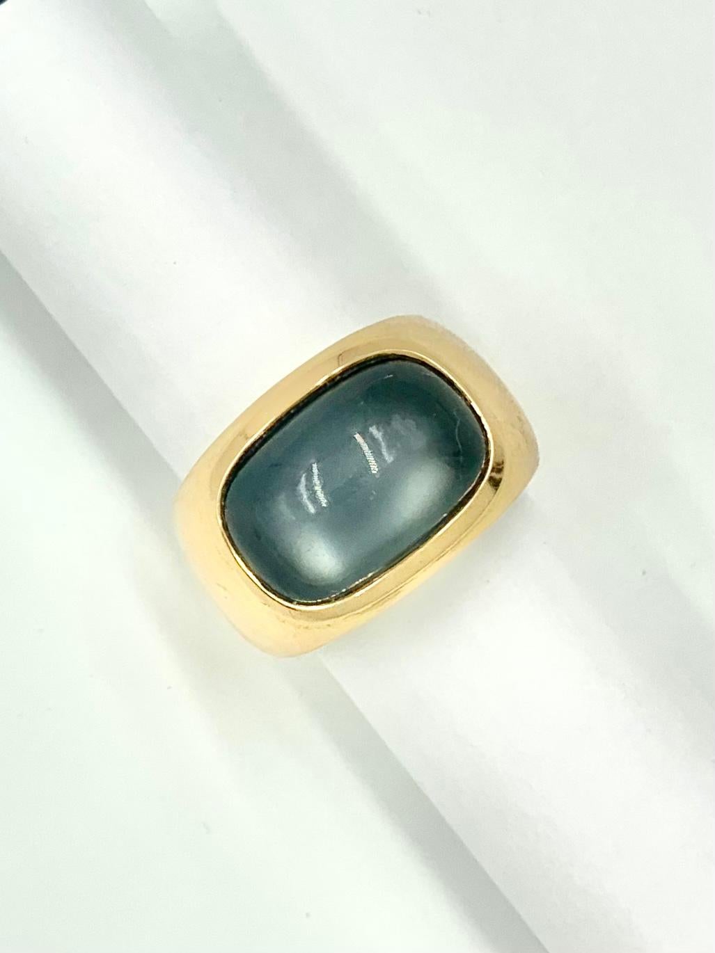 18k yellow gold olive green moonstone pendant