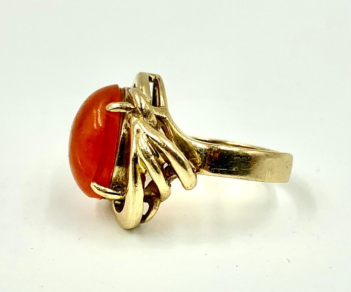 Bague de succession en or jaune 14 carats avec opale de feu cabochon Unisexe en vente