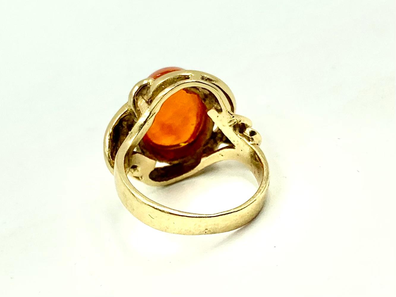 Bague de succession en or jaune 14 carats avec opale de feu cabochon en vente 1