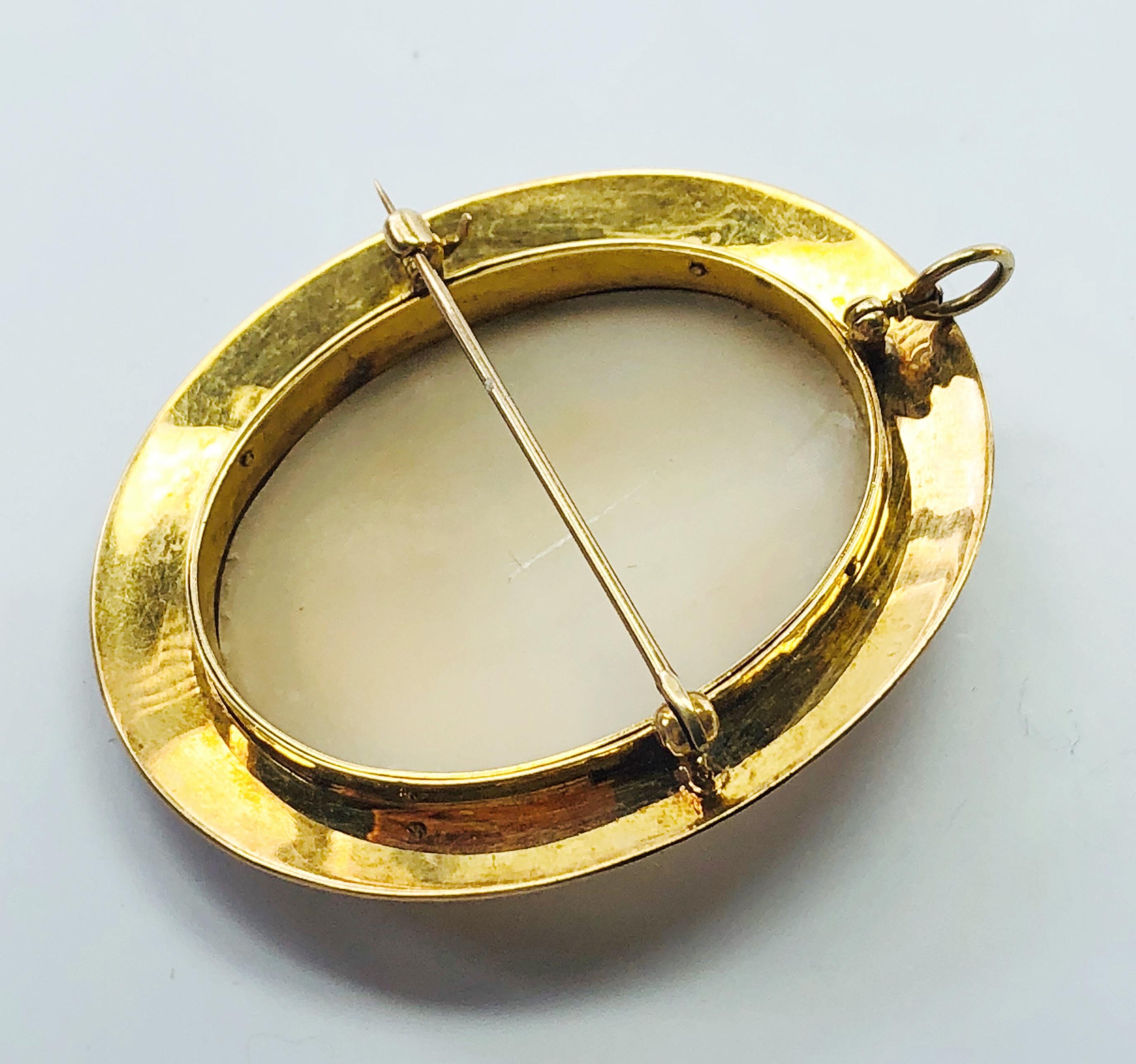 Estate Victorian 14 Karat Yellow Gold and Shell Oval Cameo Brooch and Pendant In Excellent Condition In Birmingham, AL