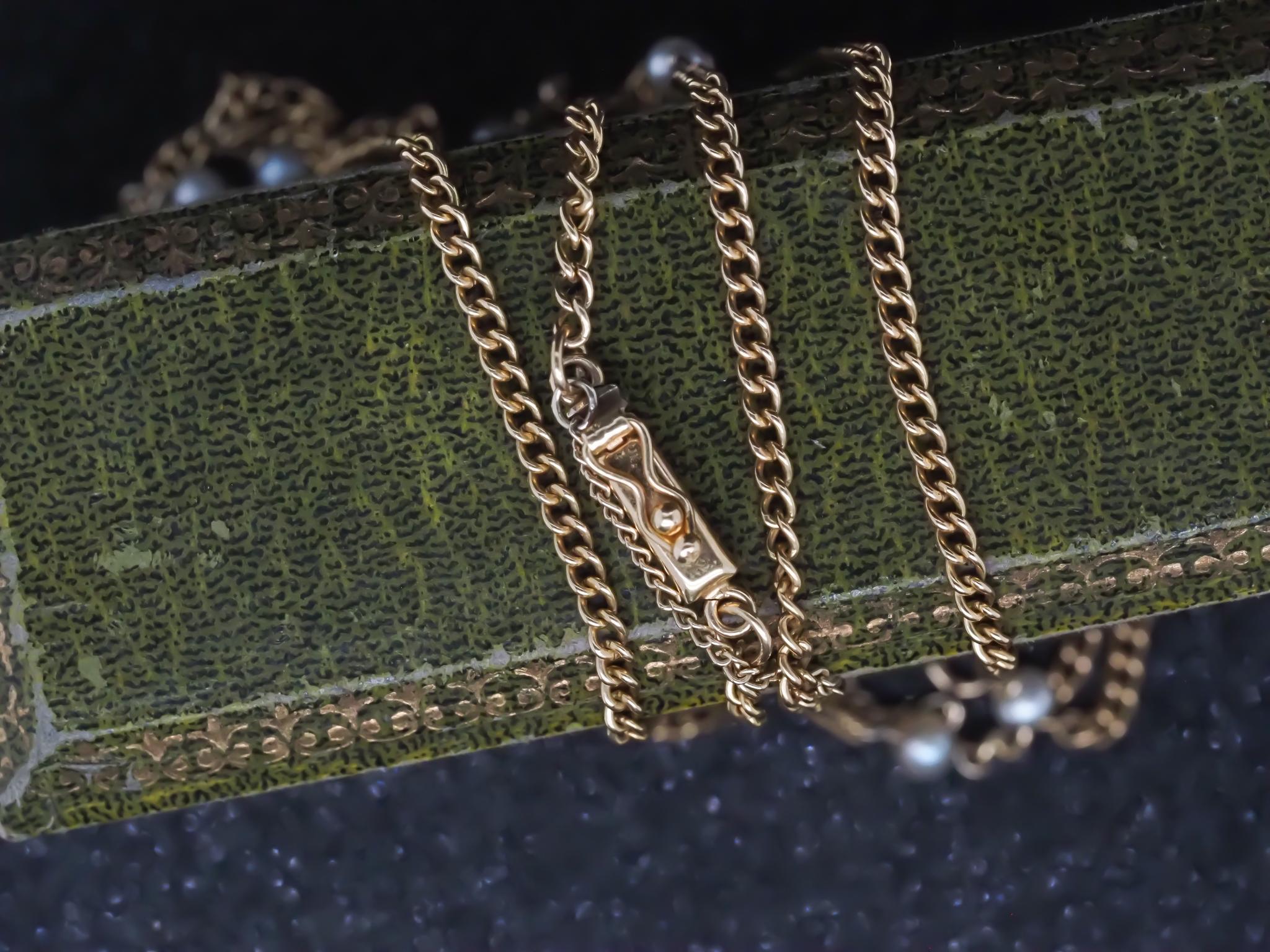 Estate Victorian 1880s Antique 18K Yellow Gold and Pearl Unique Link Chain (Chaîne à maillons unique en or jaune 18K et perles) en vente 2