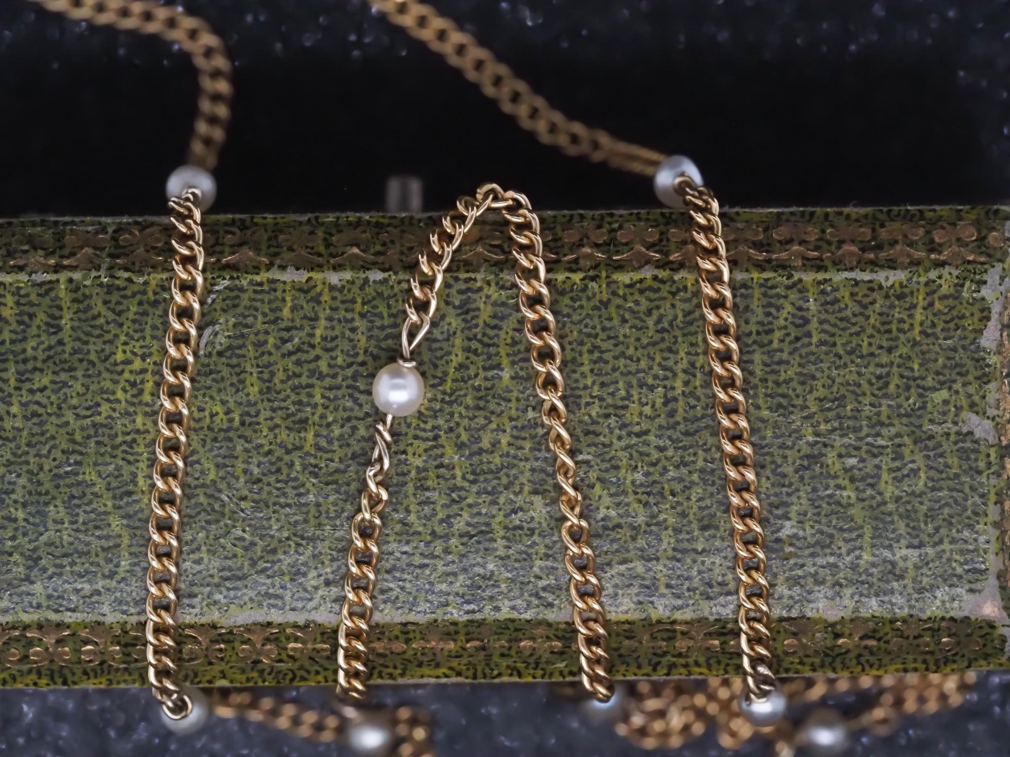 Estate Victorian 1880s Antique 18K Yellow Gold and Pearl Unique Link Chain (Chaîne à maillons unique en or jaune 18K et perles) en vente 5