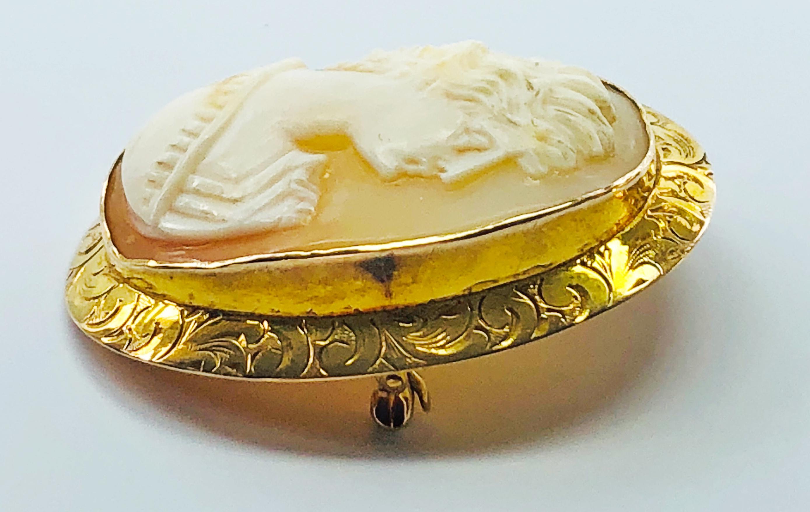 Estate Victorian Carved Conch Shell Cameo with 10 Karat Yellow Gold Bezel In Excellent Condition In Birmingham, AL