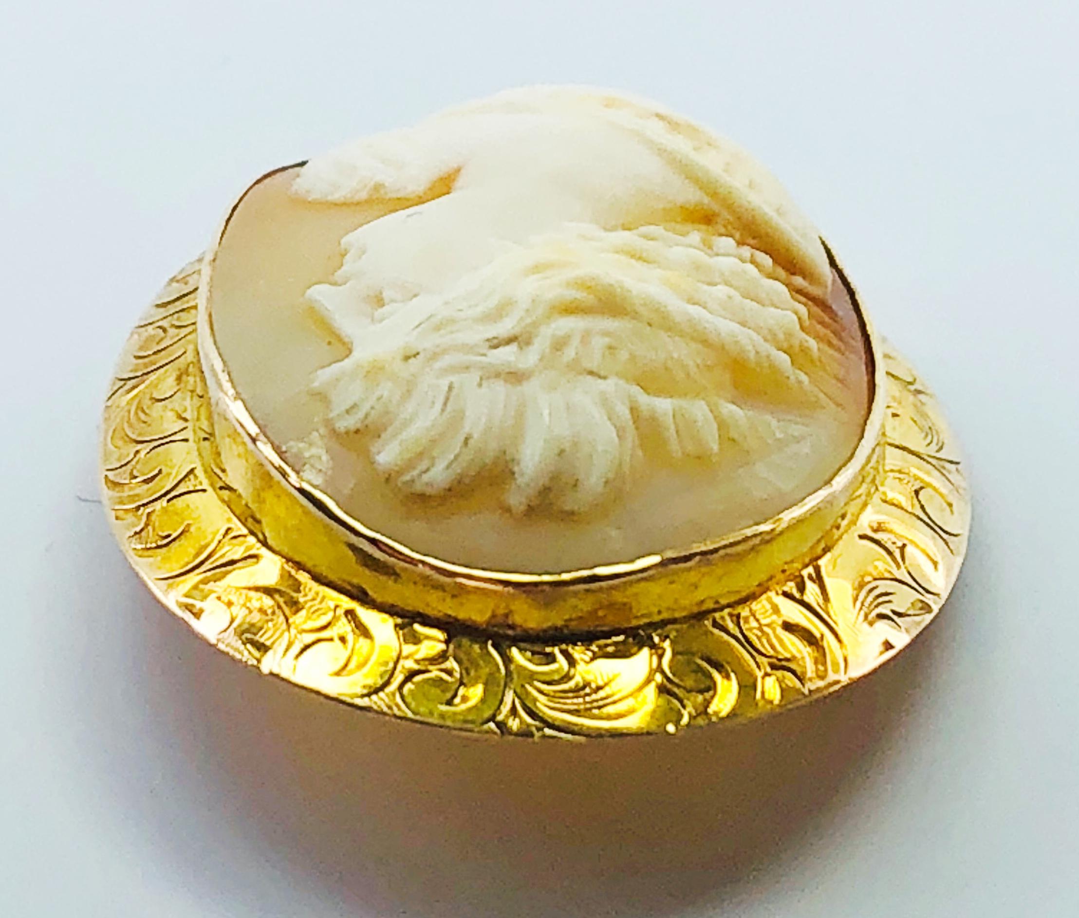 Women's or Men's Estate Victorian Carved Conch Shell Cameo with 10 Karat Yellow Gold Bezel