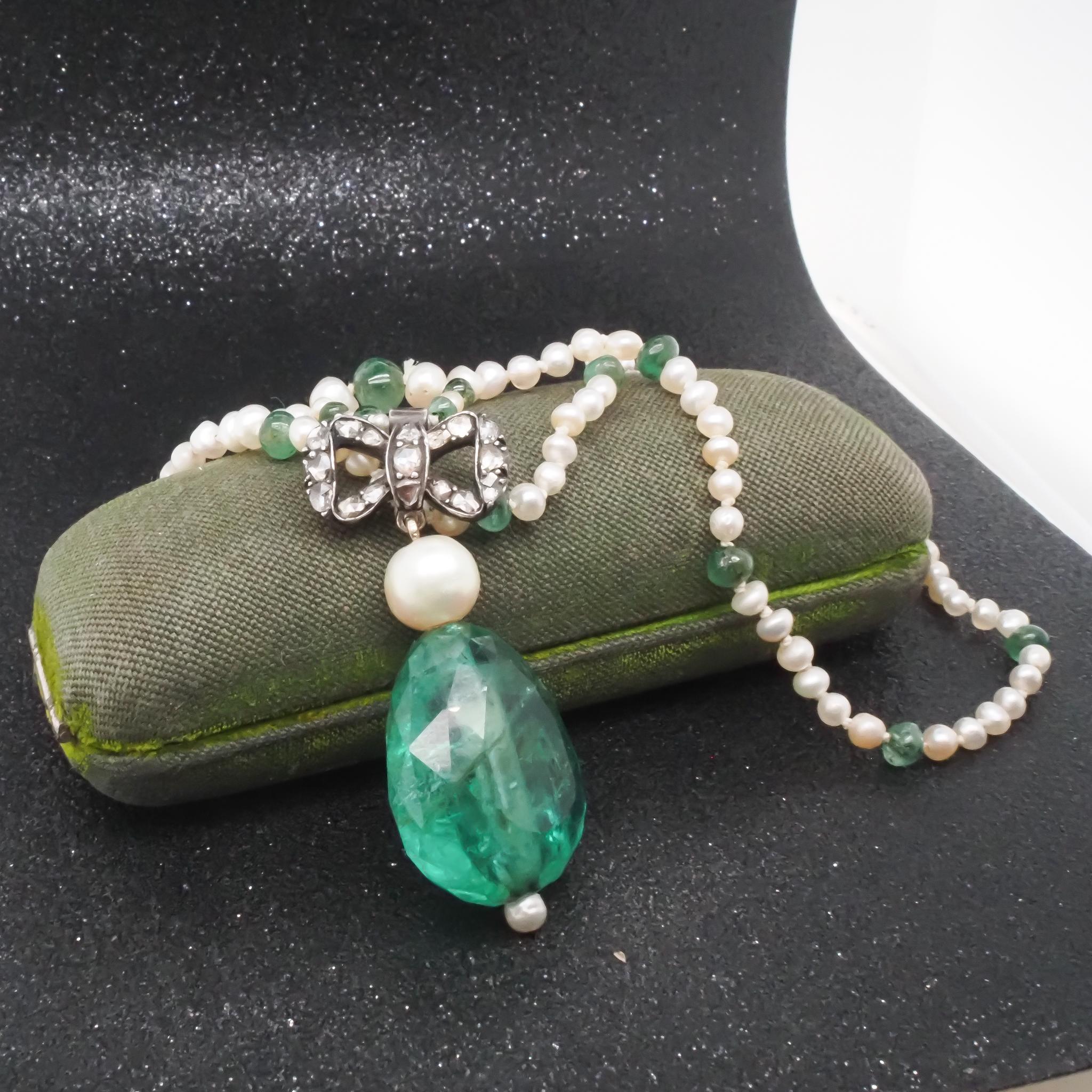 Nachlass Victorian GIA 30ct kolumbianischen Smaragd mit Rosenschliff Diamanten und Perle (Viktorianisch) im Angebot
