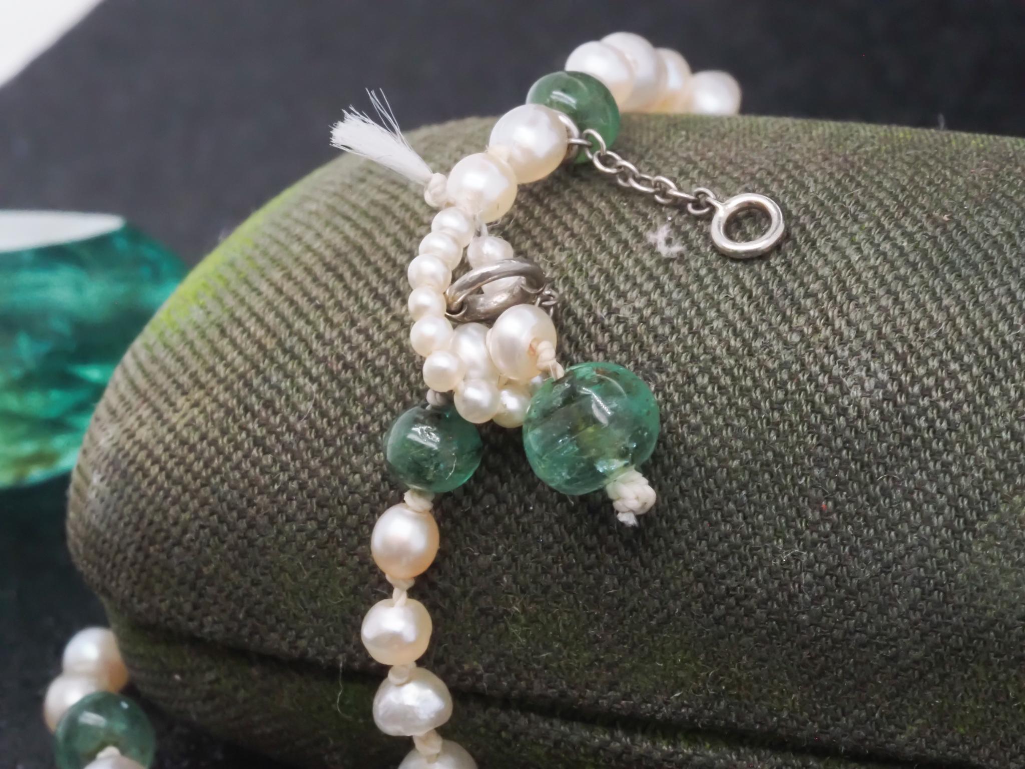 Nachlass Victorian GIA 30ct kolumbianischen Smaragd mit Rosenschliff Diamanten und Perle (Ovalschliff) im Angebot