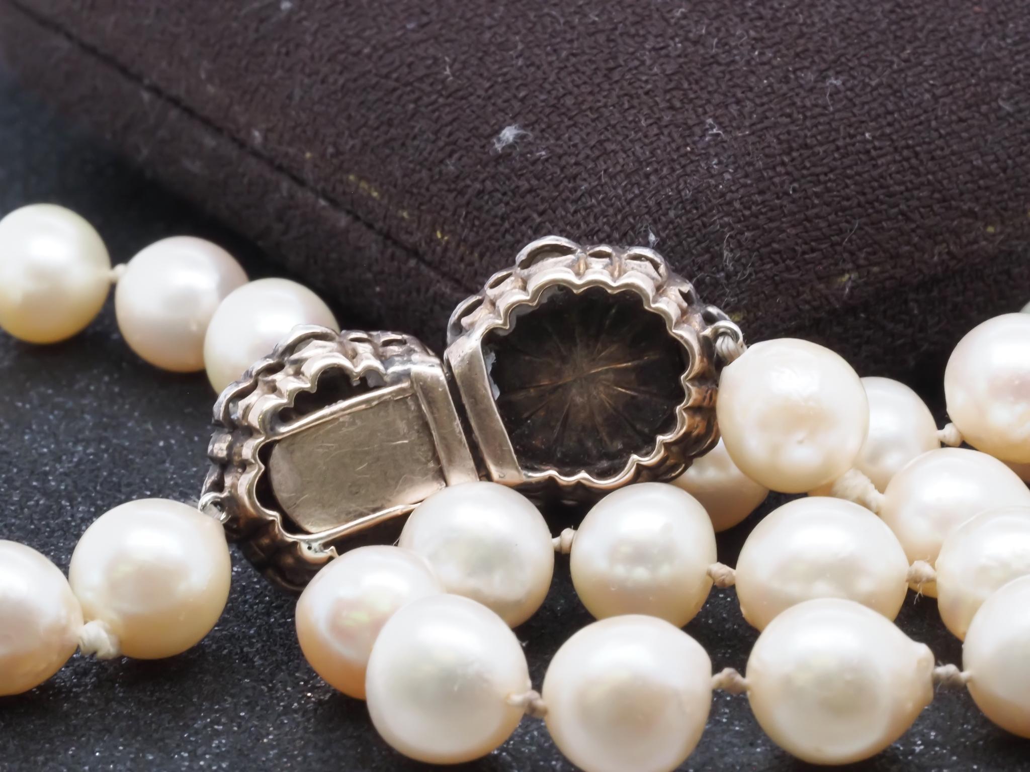 Collana di perle con chiusura in smeraldo russo e diamanti Old Mine - VHK#866a

Dettagli dell'articolo:
Anno: 1900
Tipo di metallo: Chiusura: Oro giallo 9 carati e parte superiore in argento [con marchio di garanzia e test].
Peso: 90,7 grammi lordi,