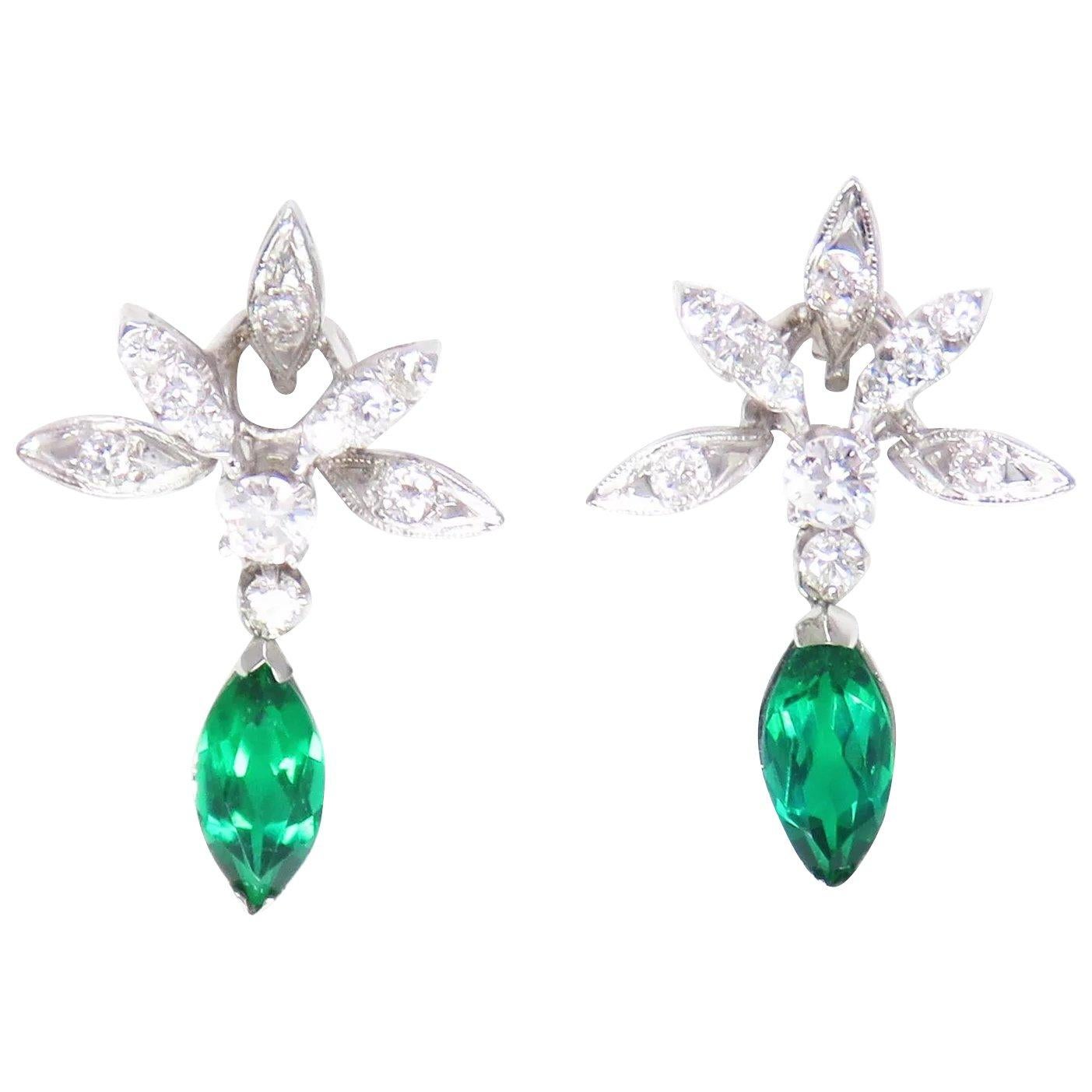 Estate Vintage 14 Karat Gold Emerald VS Diamond Dangle Pierced Earrings im Angebot 5