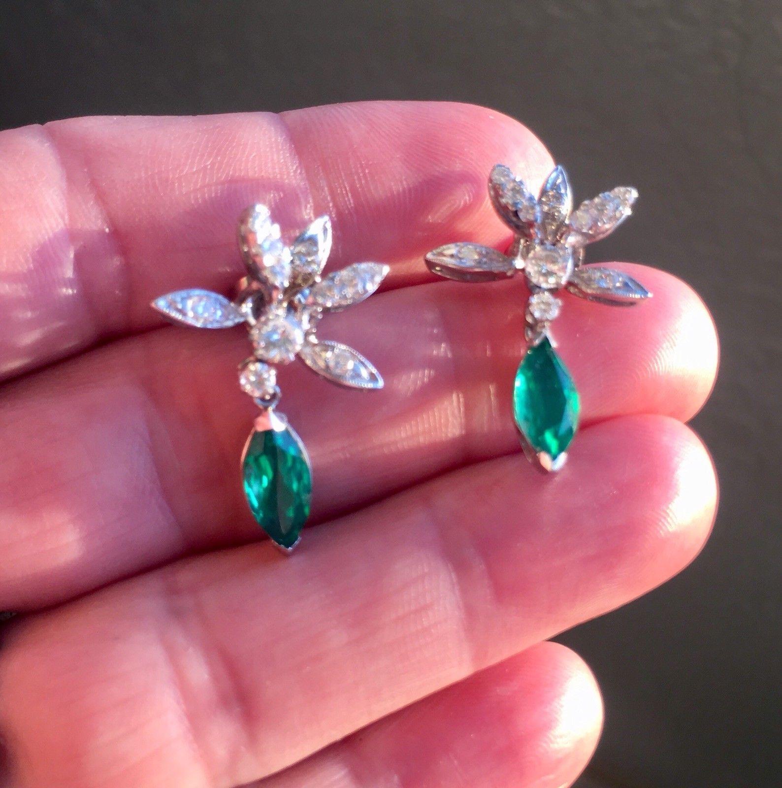 Estate Vintage 14 Karat Gold Emerald VS Diamond Dangle Pierced Earrings im Angebot 2