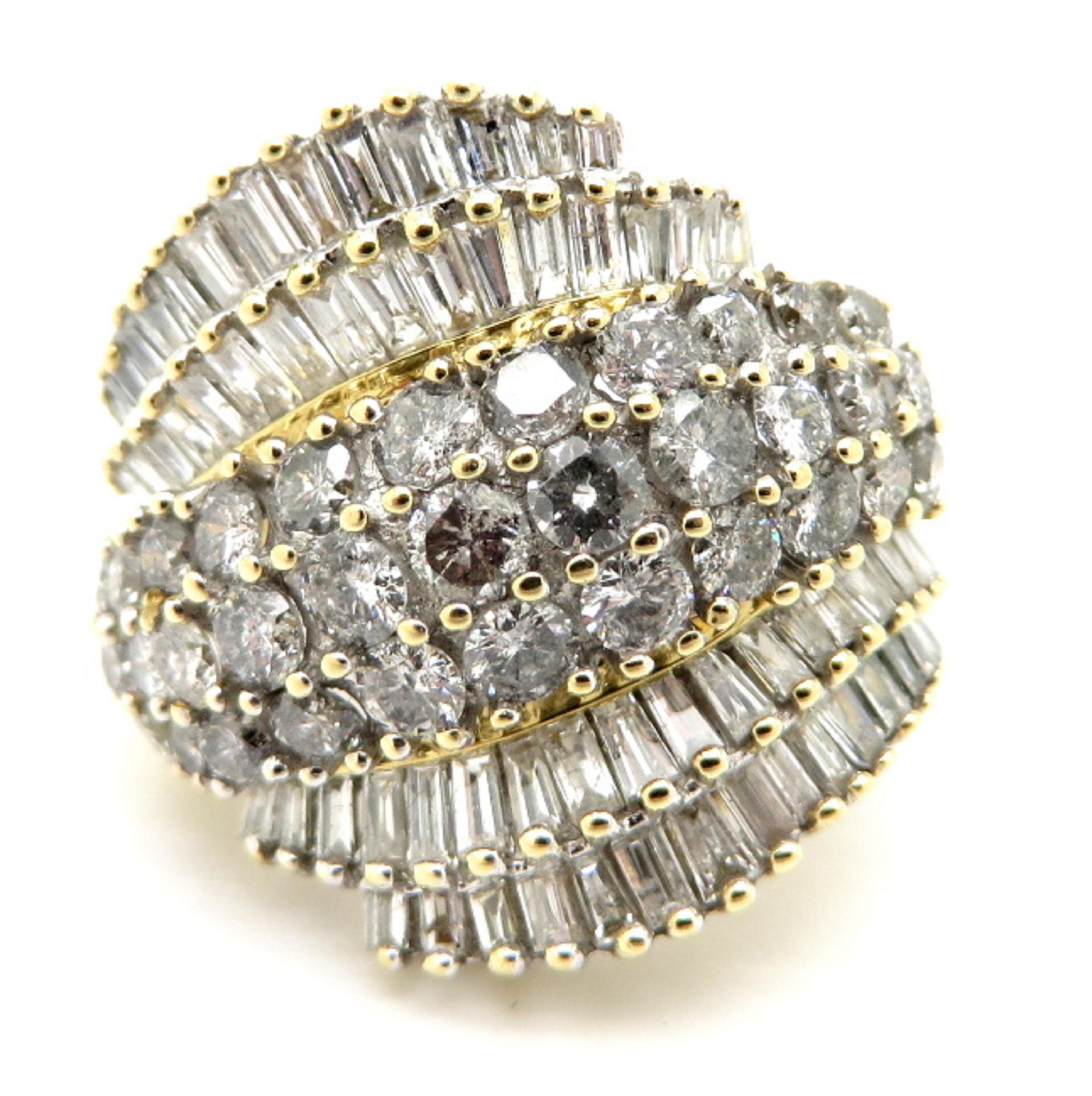 Round Cut 4.00ctw Baguette and Round Brilliant Cut Diamond Cluster Ring For Sale