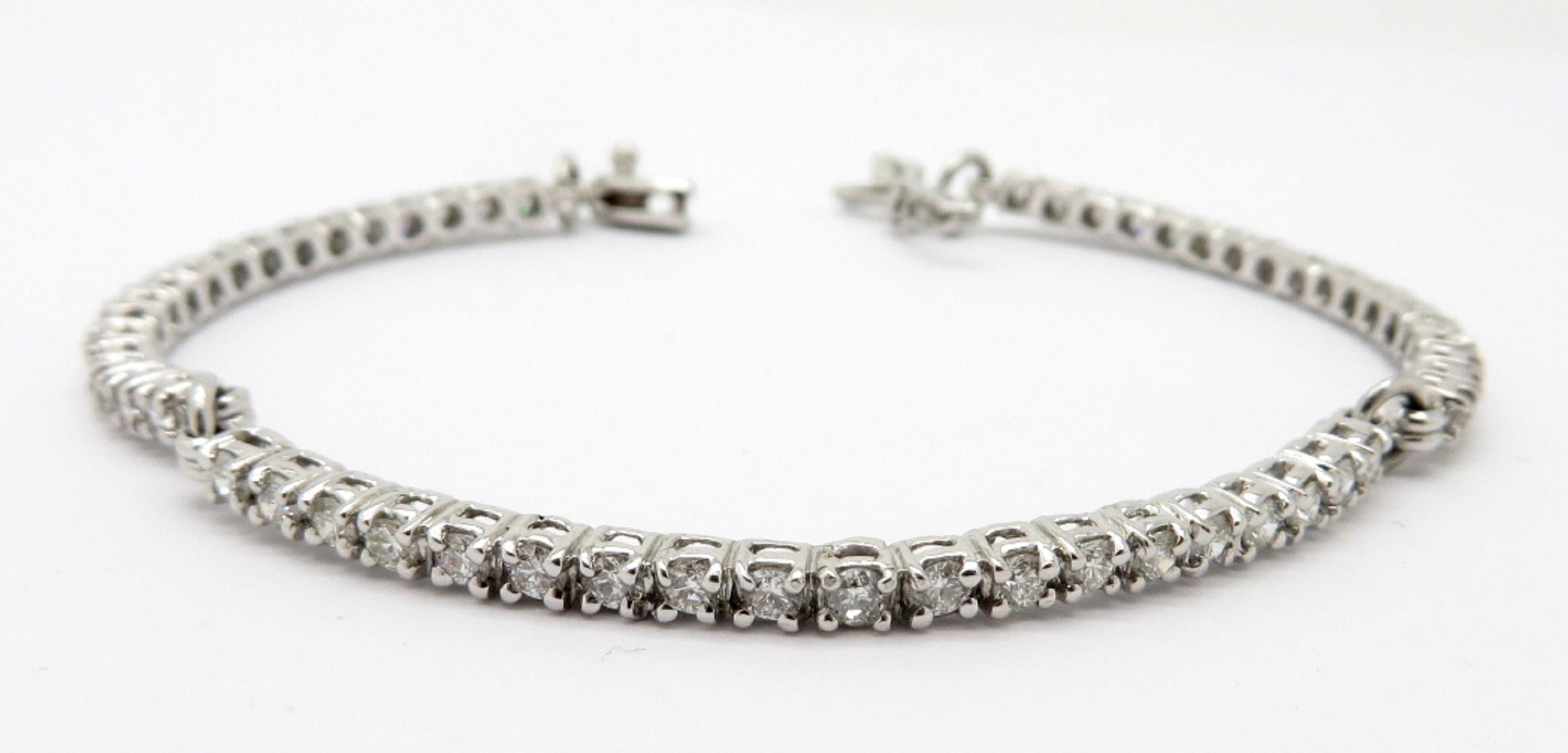 Nachlass Vintage 14 Karat Weißgold Rundes Diamantarmband für Damen oder Herren im Angebot