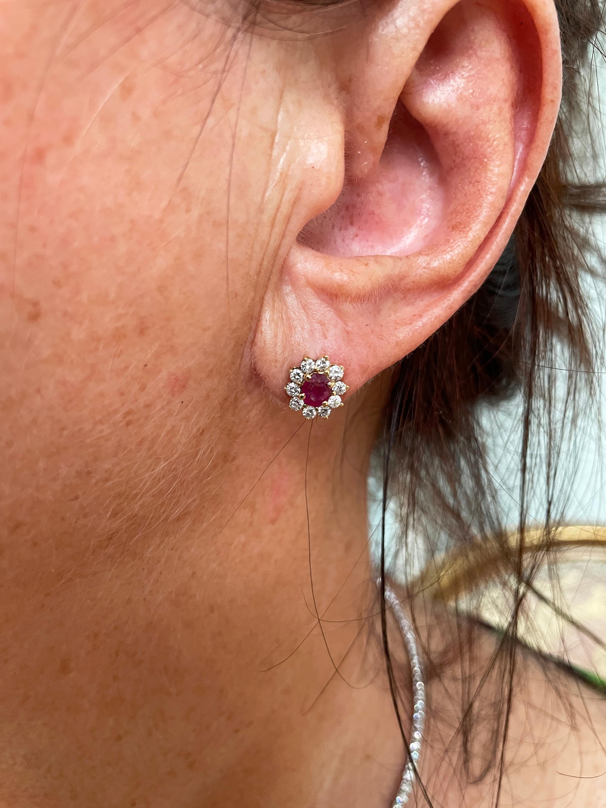 Estate Vintage 1.50ct RUBY Diamonds 14K/18K Gold Cluster Stud Post Earrings      In Good Condition For Sale In New York, NY