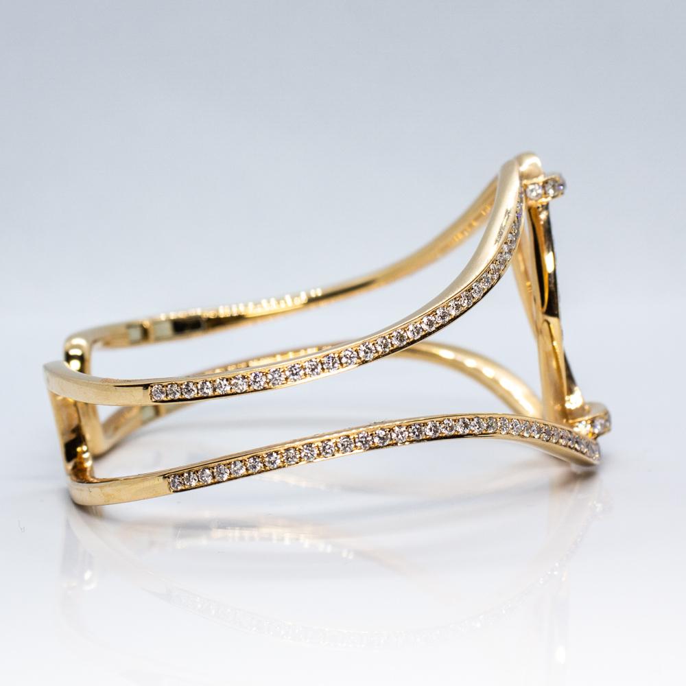 Women's Estate Vintage 18 Karat Rose Gold Round Diamond Bangle Fashion Bracelet For Sale