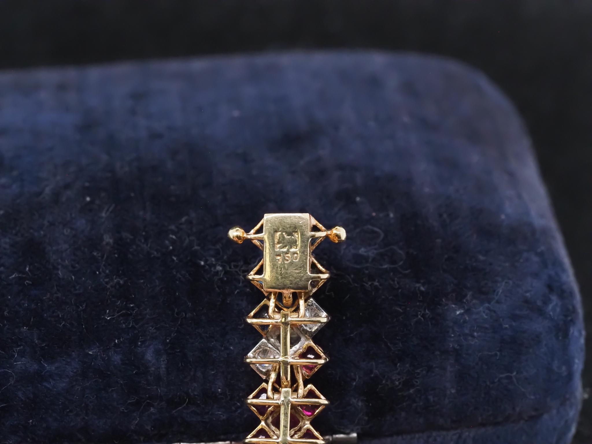 Pulsera Estate Vintage de oro amarillo de 18 quilates con diamantes, rubíes, zafiros y esmeraldas en venta 2