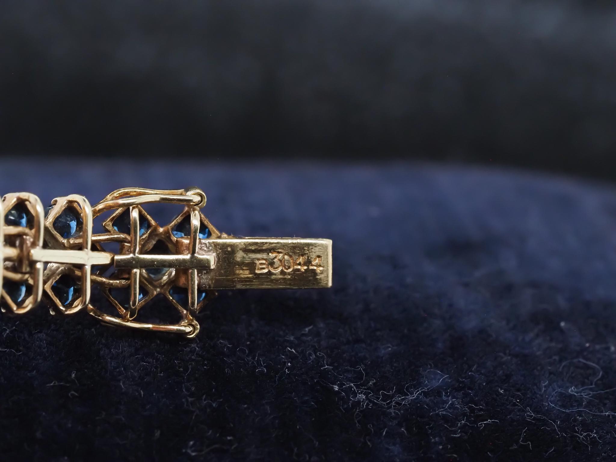 Pulsera Estate Vintage de oro amarillo de 18 quilates con diamantes, rubíes, zafiros y esmeraldas en venta 4