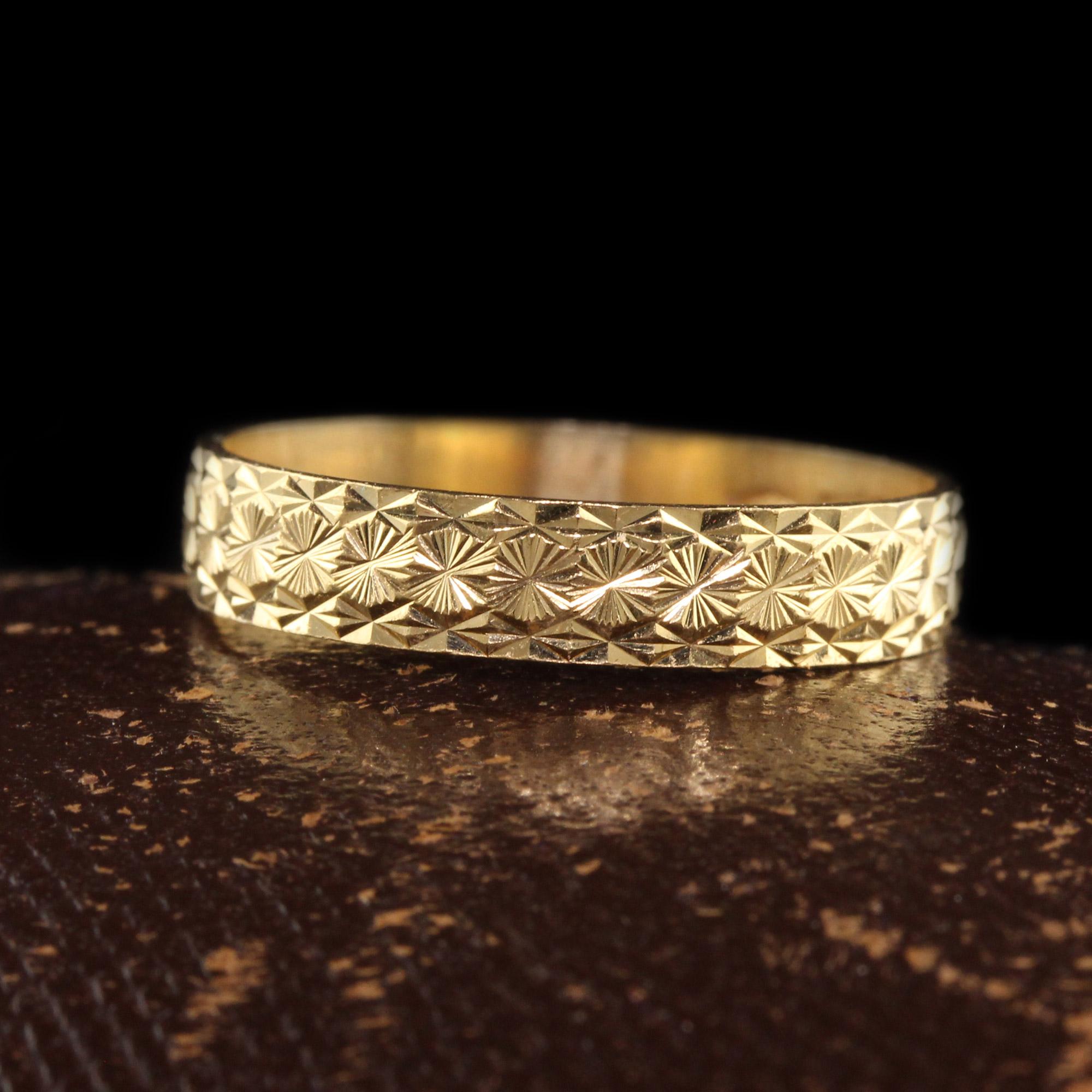 Beautiful Estate Vintage 18K Yellow Gold Engraved Wedding Band. This gorgeous band has engravings that look like diamonds on the entire band. It is in great condition and wears very comfortably.

Item #R1021

Metal: 18K Yellow Gold

Weight: 2.7
