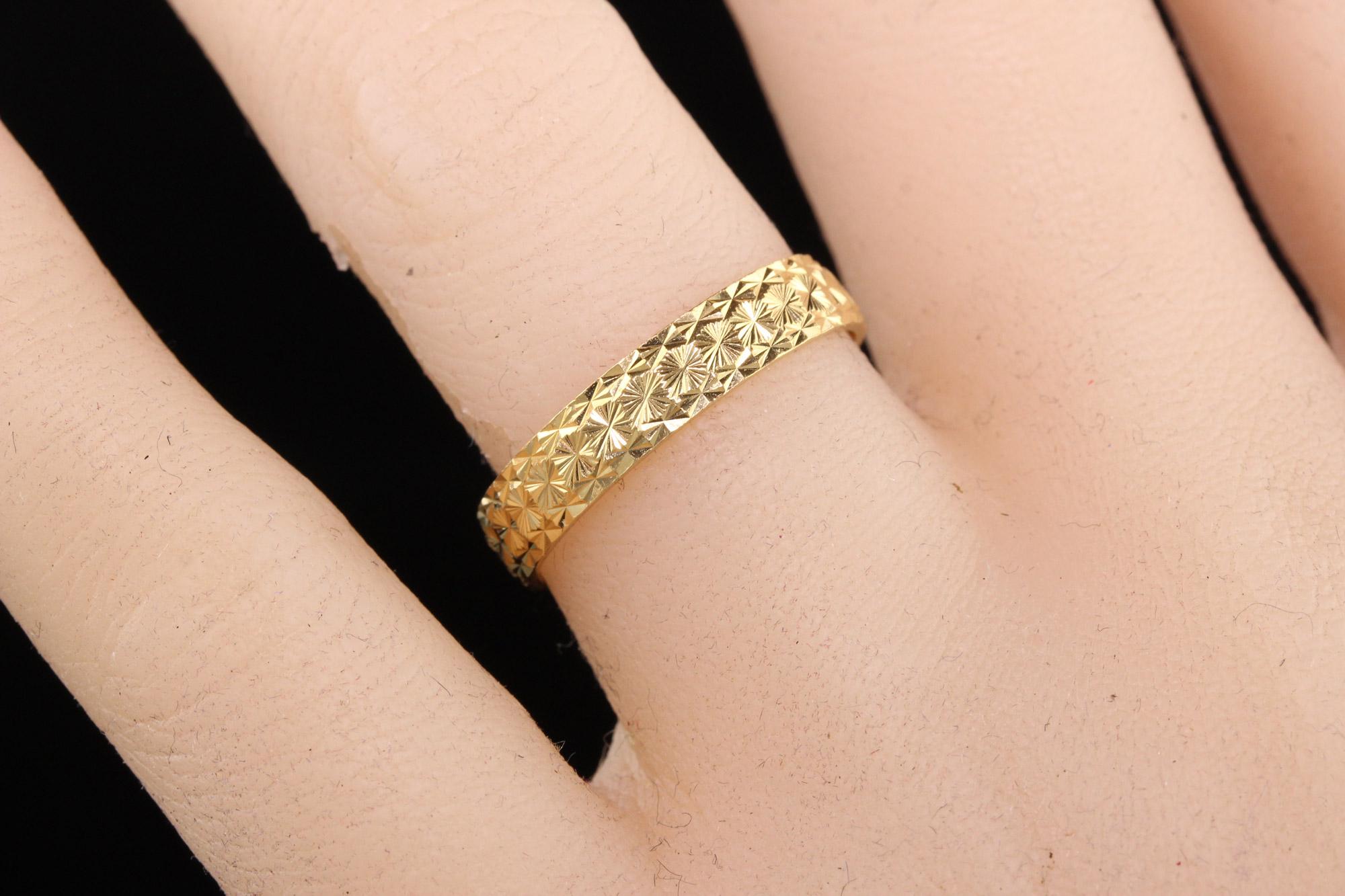 Women's or Men's Estate Vintage 18K Yellow Gold Engraved Wedding Band For Sale