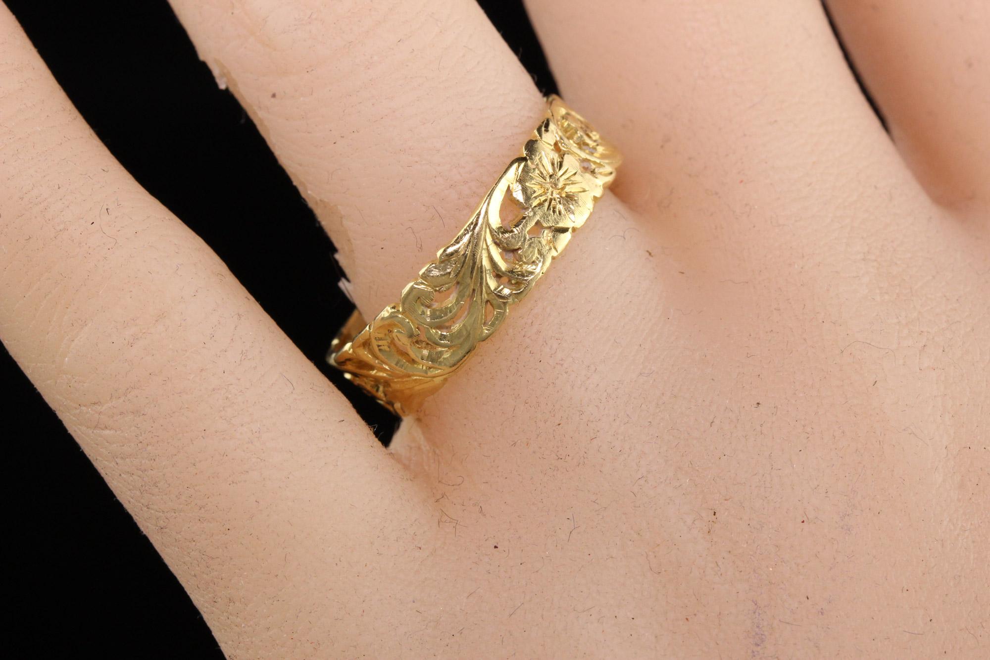 Victorian Estate Vintage 18K Yellow Gold Floral Engraved Wedding Band