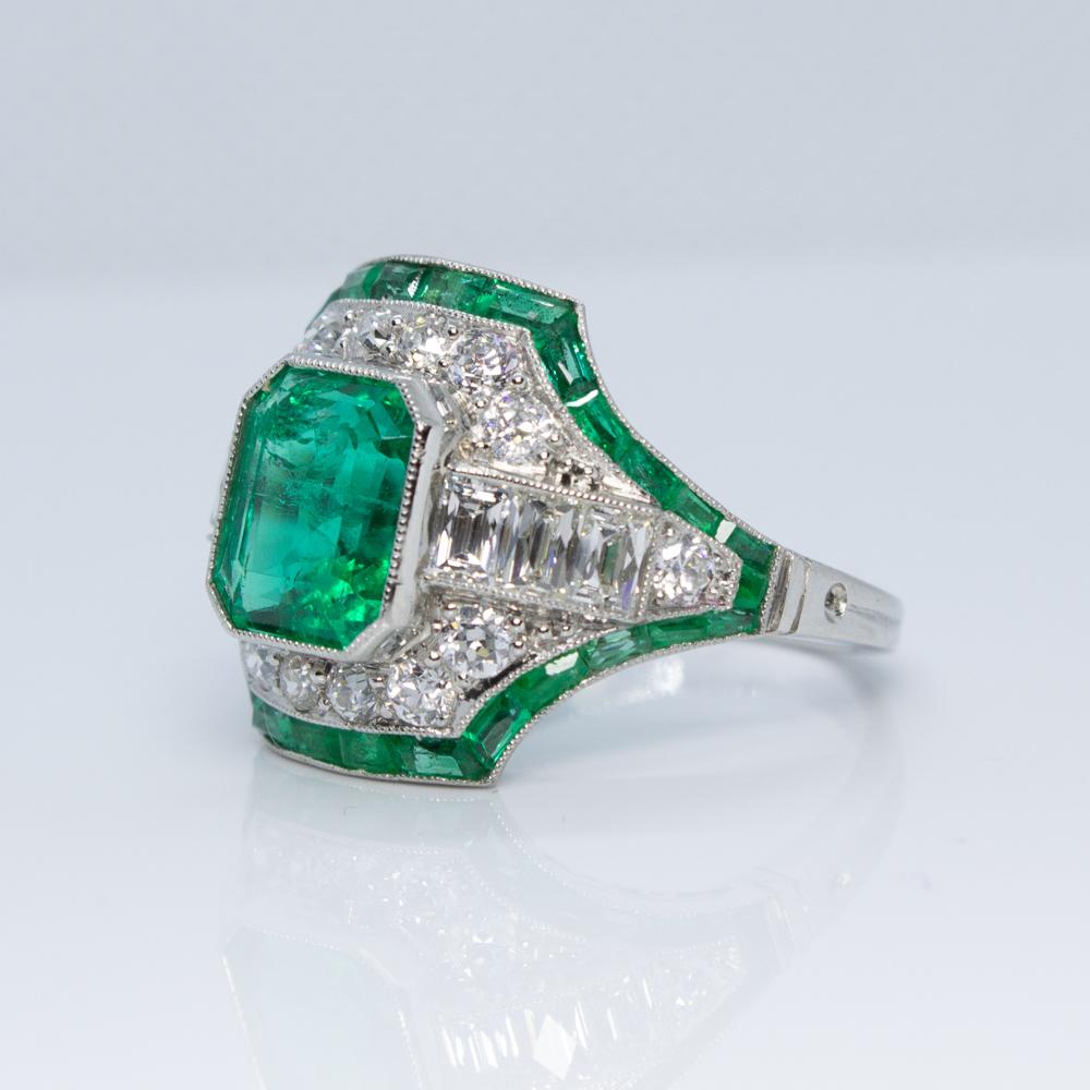Estate Vintage Antique Platinum Art Deco Columbian Emerald and Diamond Ring In Excellent Condition In Scottsdale, AZ